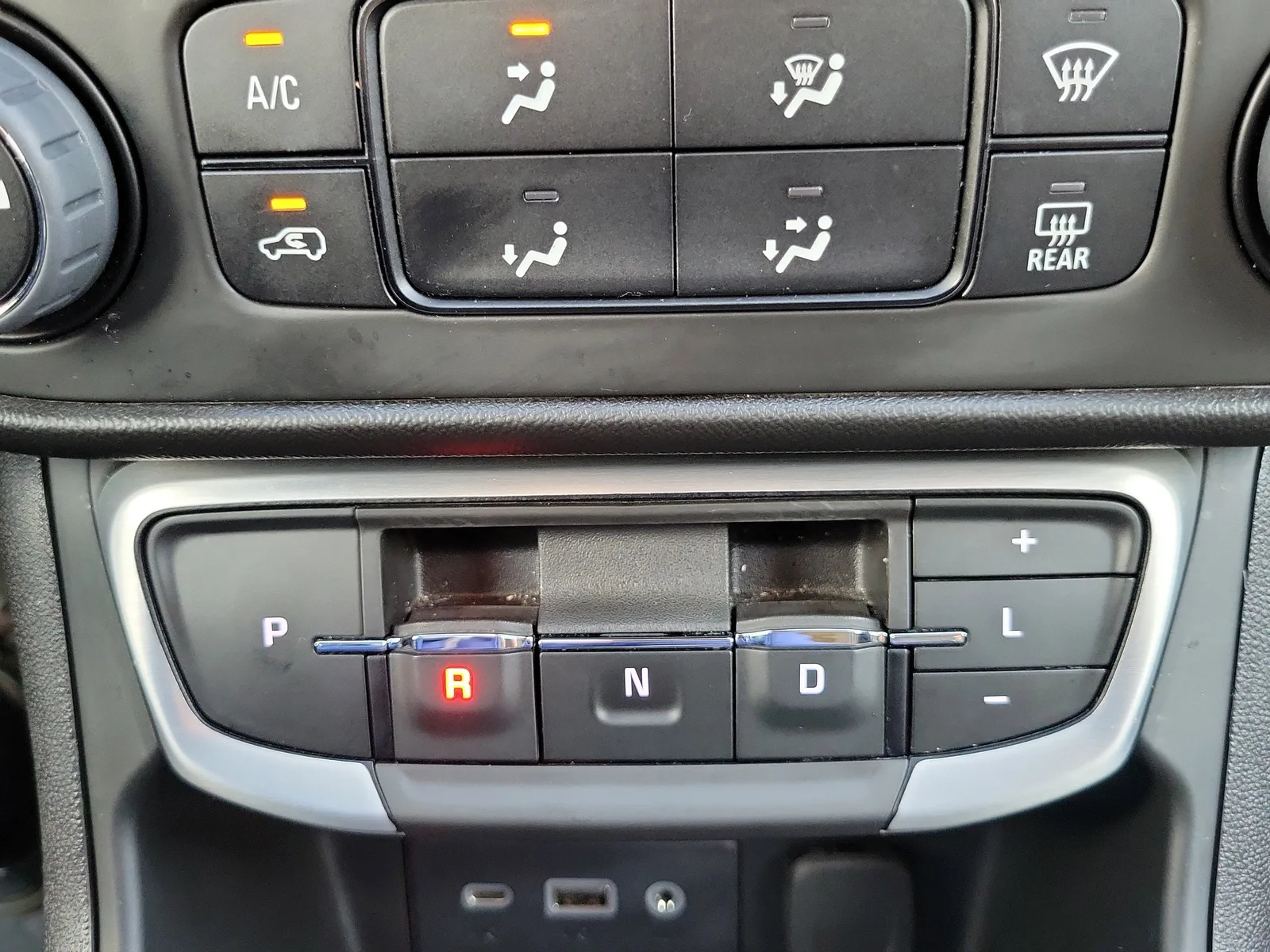 2024 GMC Terrain SLE photo 26