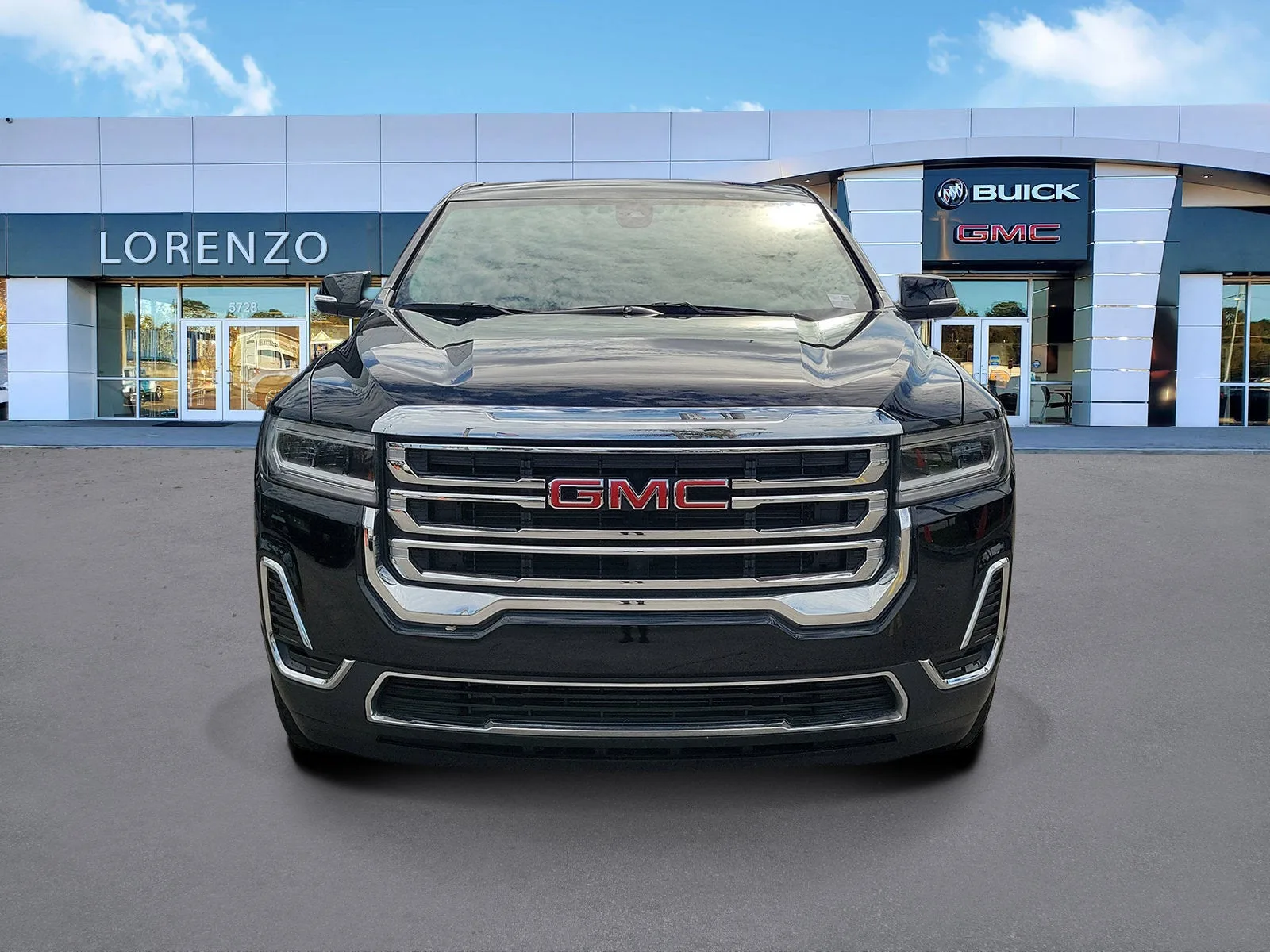 2023 GMC Acadia SLE photo 2
