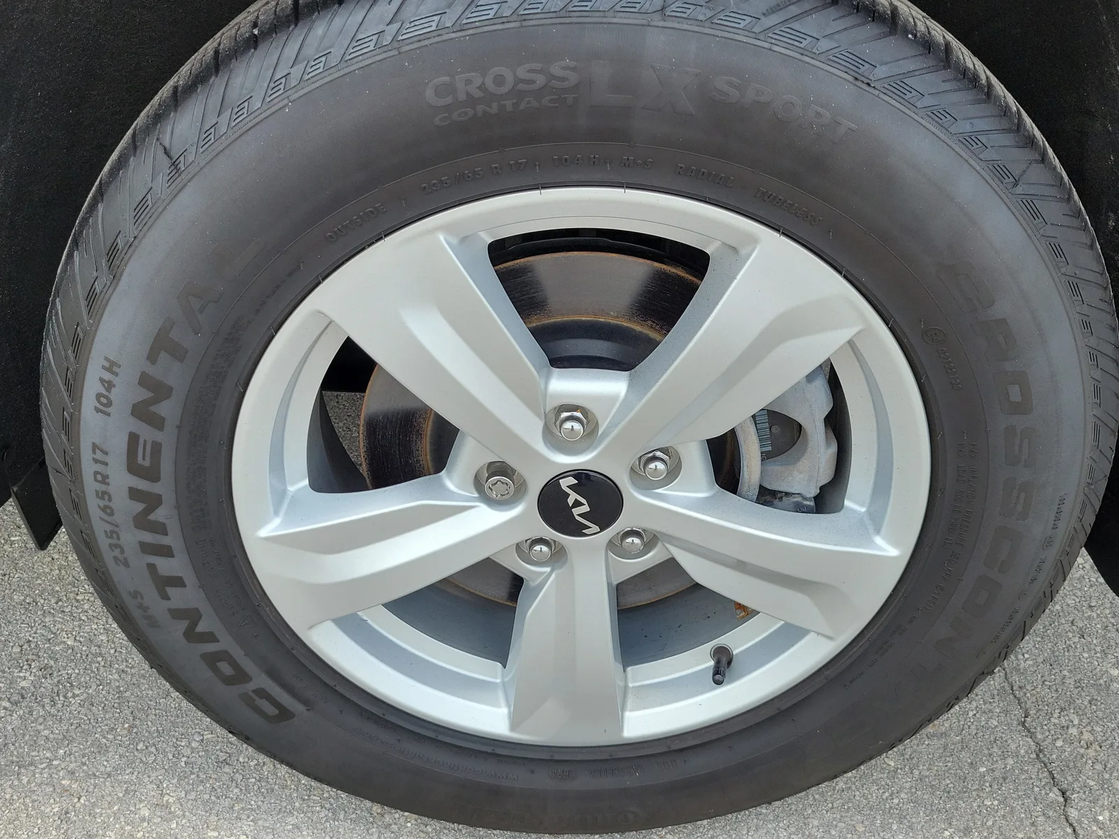 2024 Kia Sorento LX photo 9