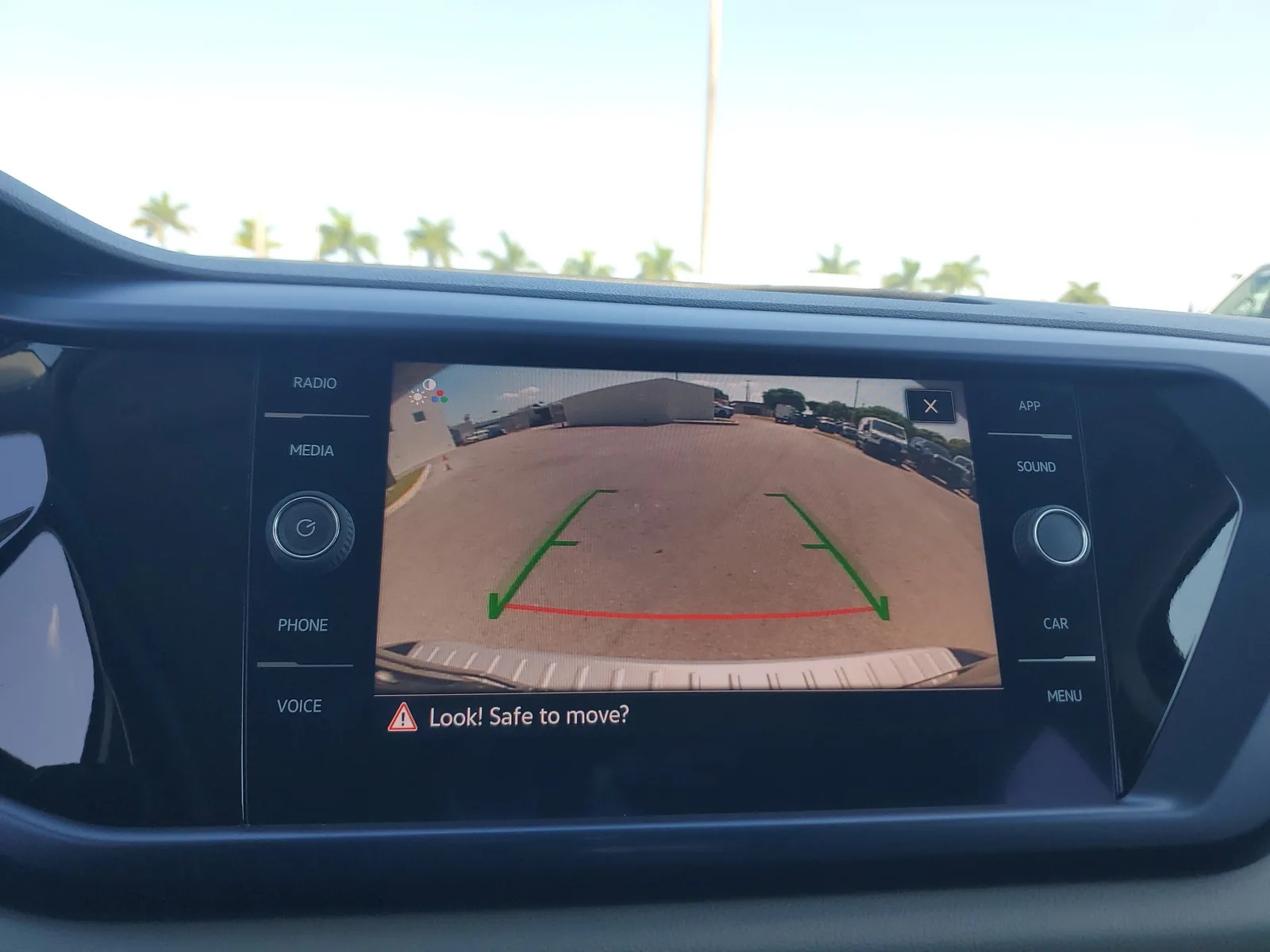 2022 Volkswagen Taos SE photo 10