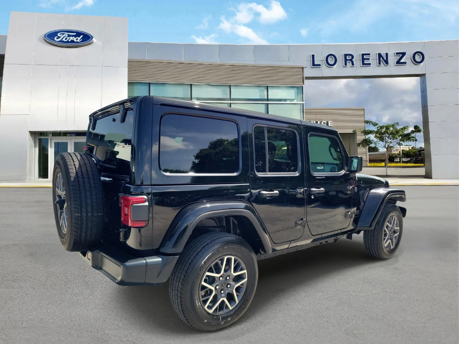 2025 Jeep Wrangler Sahara 4WD photo 5