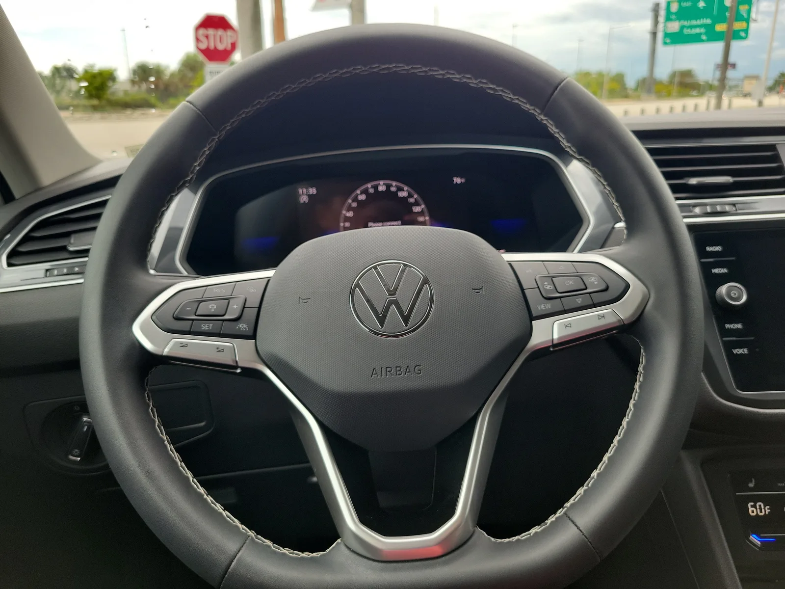 2024 Volkswagen Tiguan SE photo 19