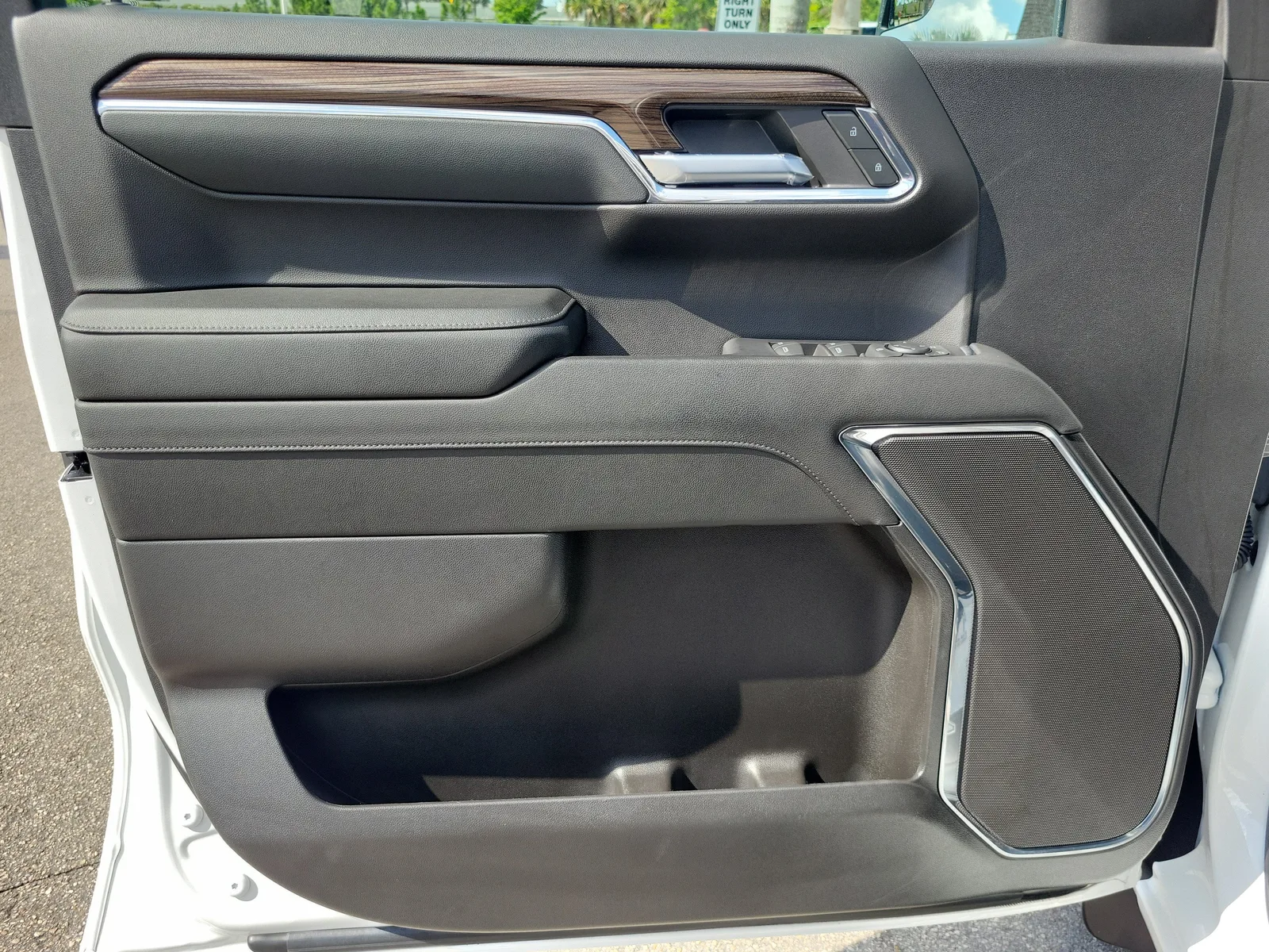 2024 Chevrolet Silverado 1500 RST photo 24