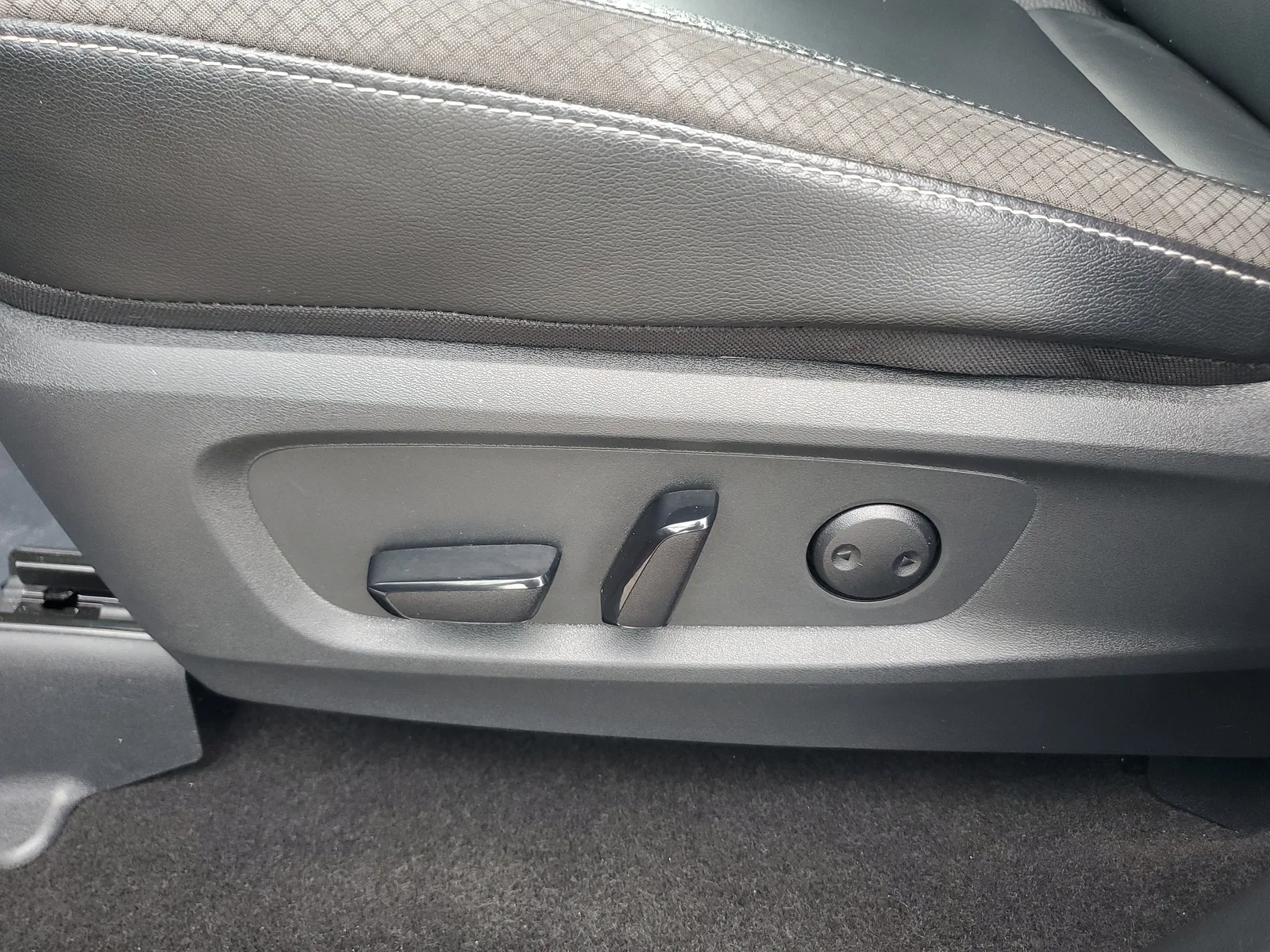 2024 Nissan Pathfinder SL photo 11
