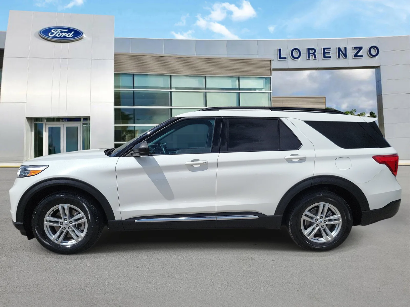 2023 Ford Explorer XLT photo 8