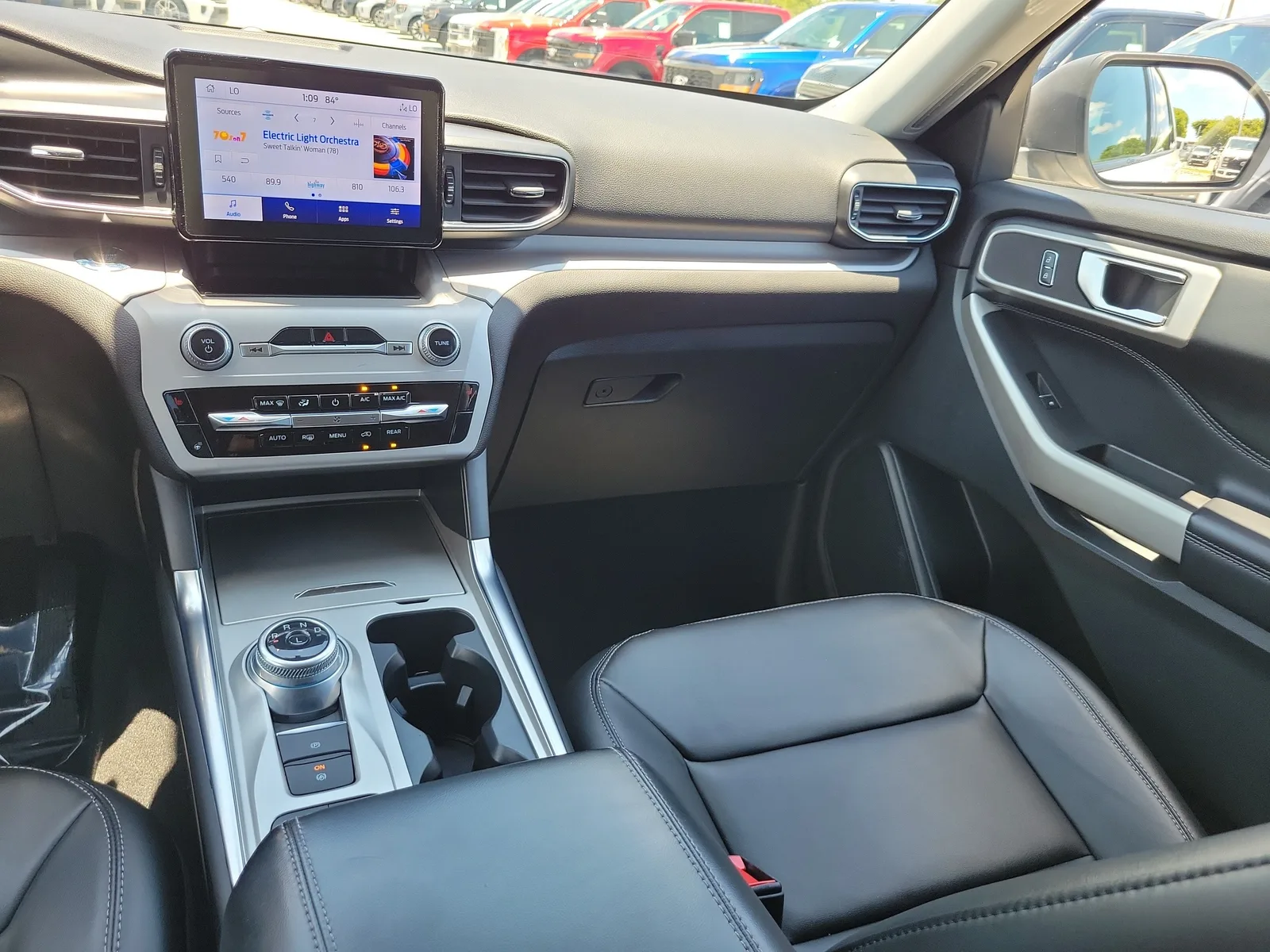 2023 Ford Explorer XLT photo 18