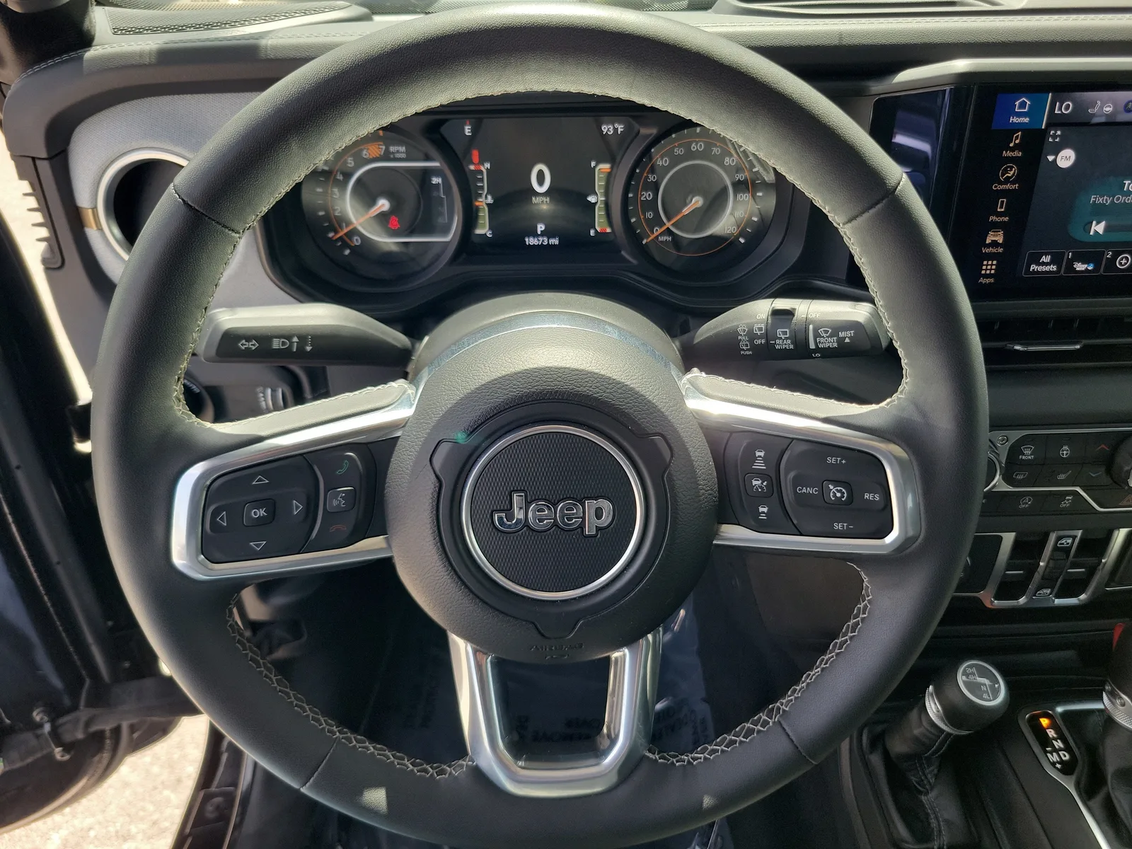 2025 Jeep Wrangler Sahara 4WD photo 19