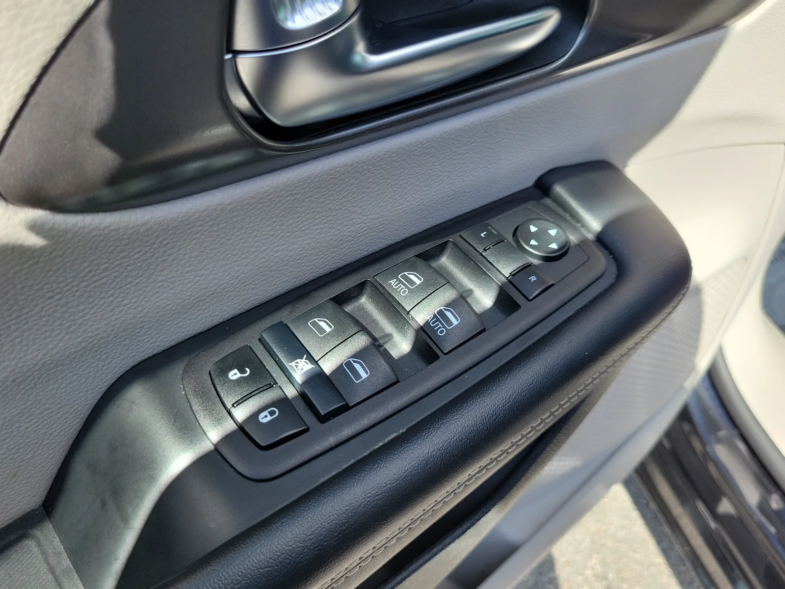 2024 Chrysler Pacifica Touring L photo 24