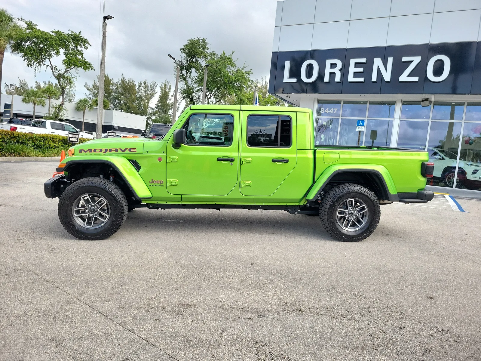 2025 Jeep Gladiator Mojave X photo 8
