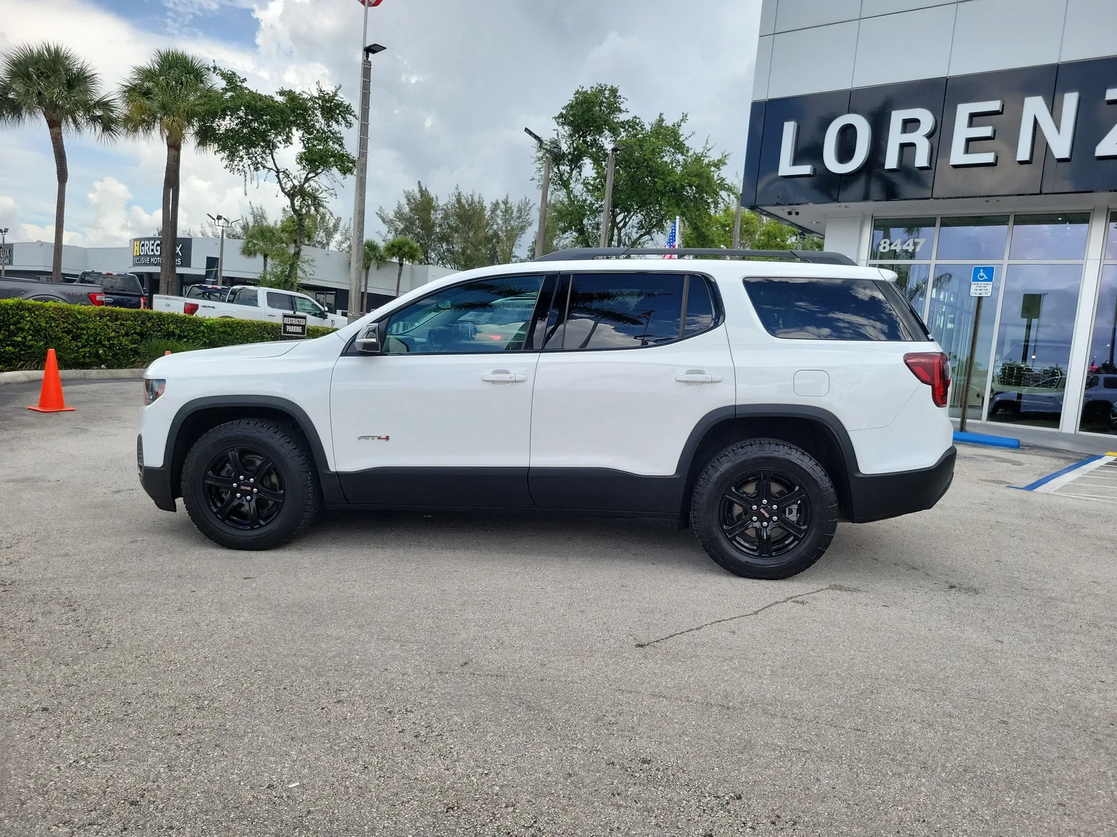2023 GMC Acadia AT4 photo 8