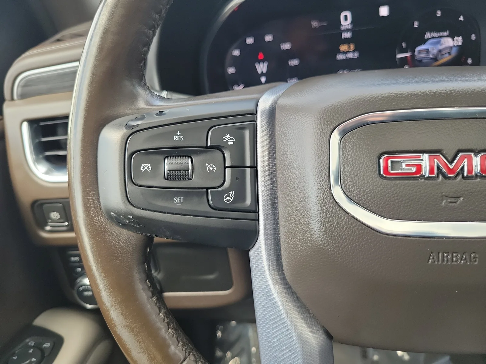2022 GMC Yukon SLT photo 19