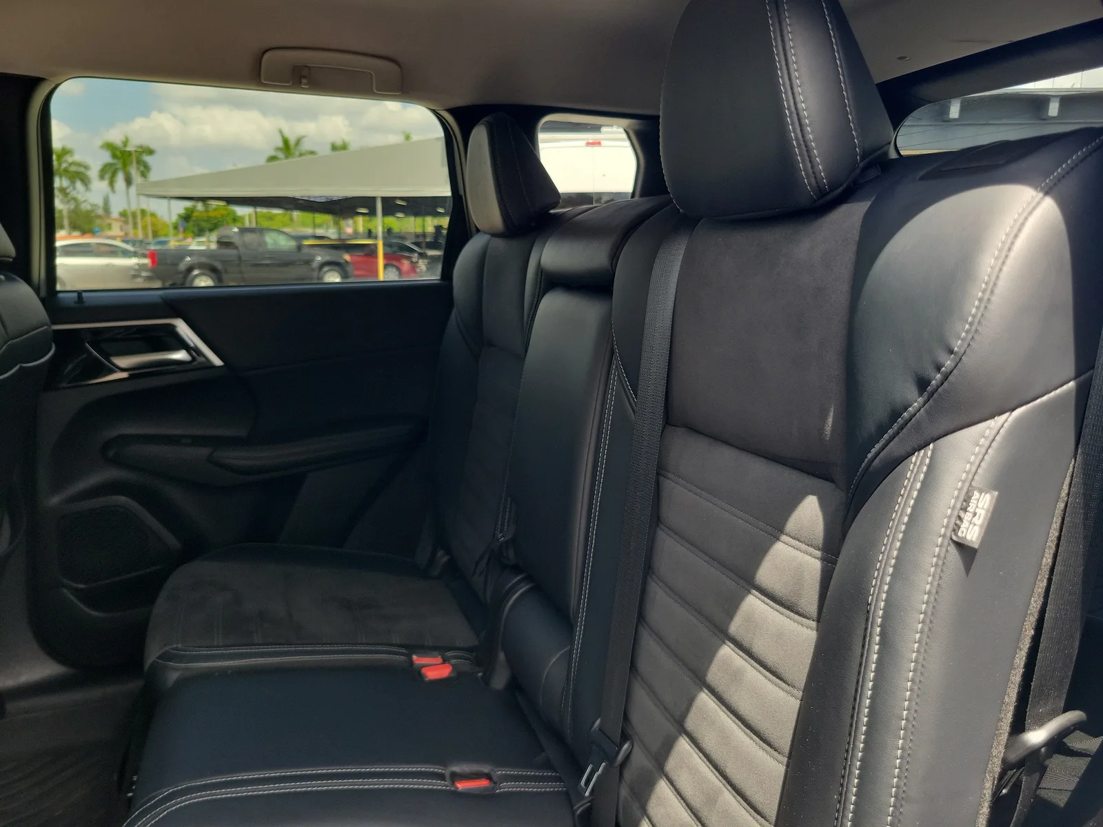 2024 Mitsubishi Outlander SE photo 15