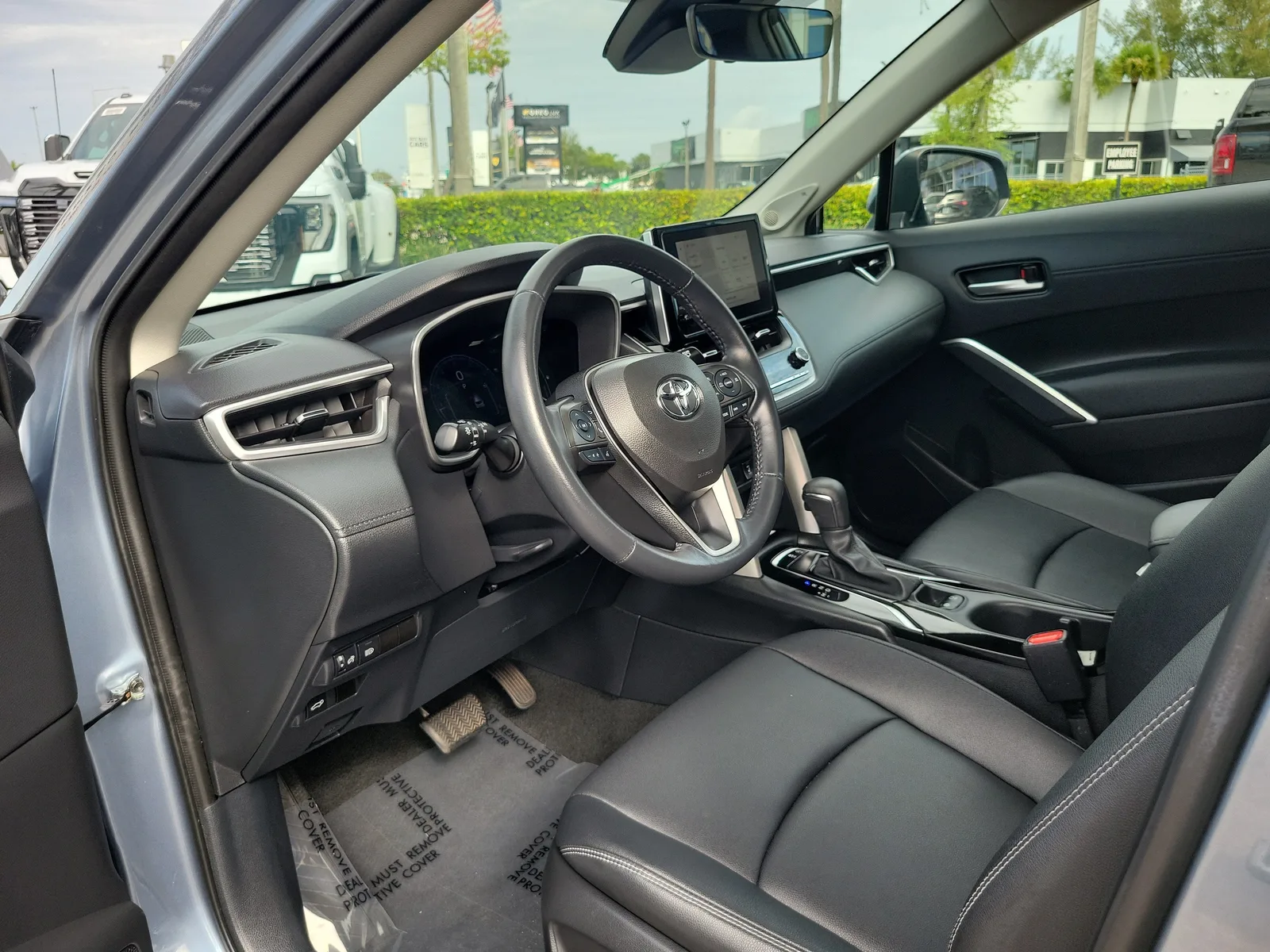 2023 Toyota Corolla Cross XLE photo 9