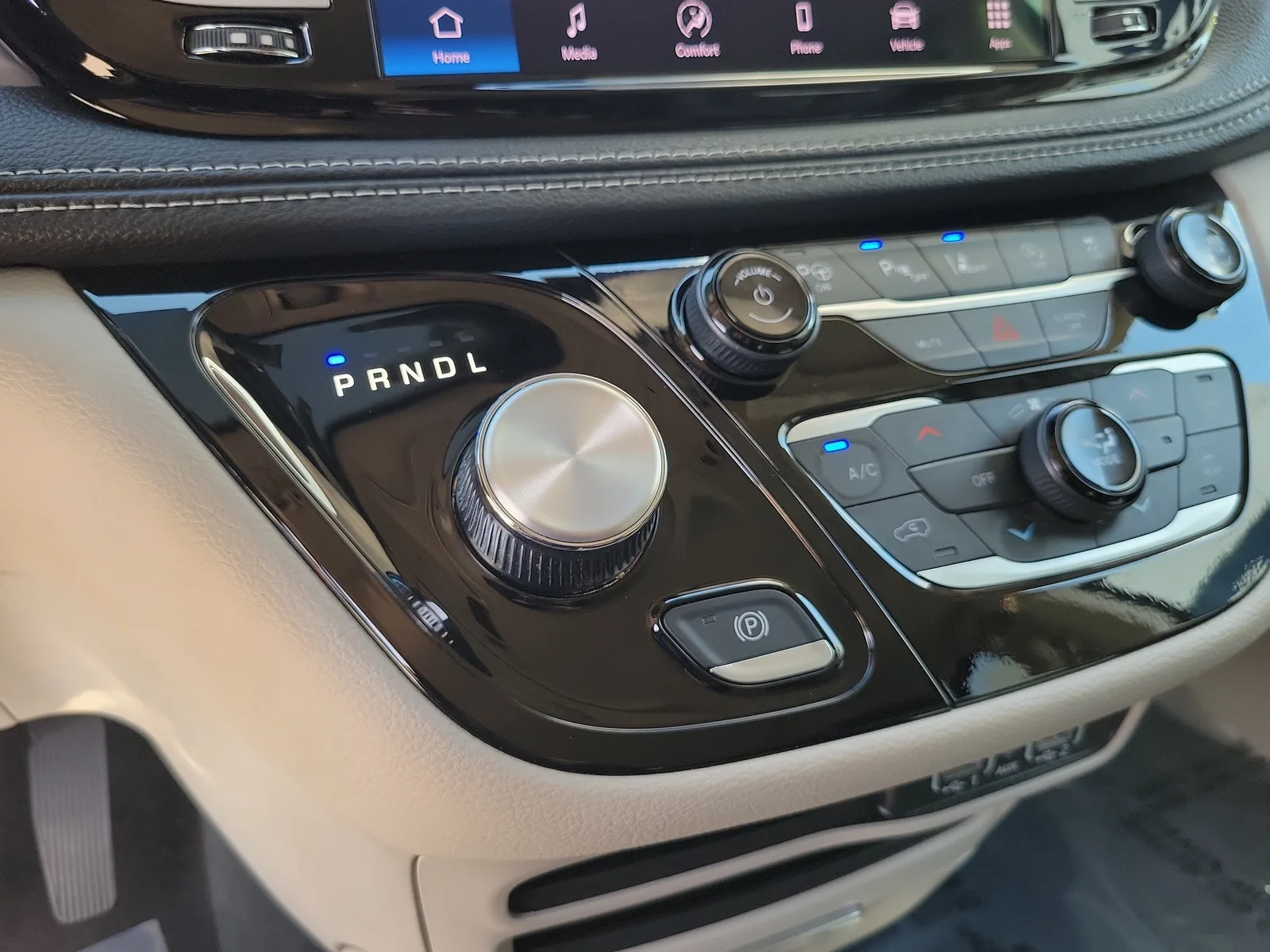 2024 Chrysler Pacifica Touring L photo 22