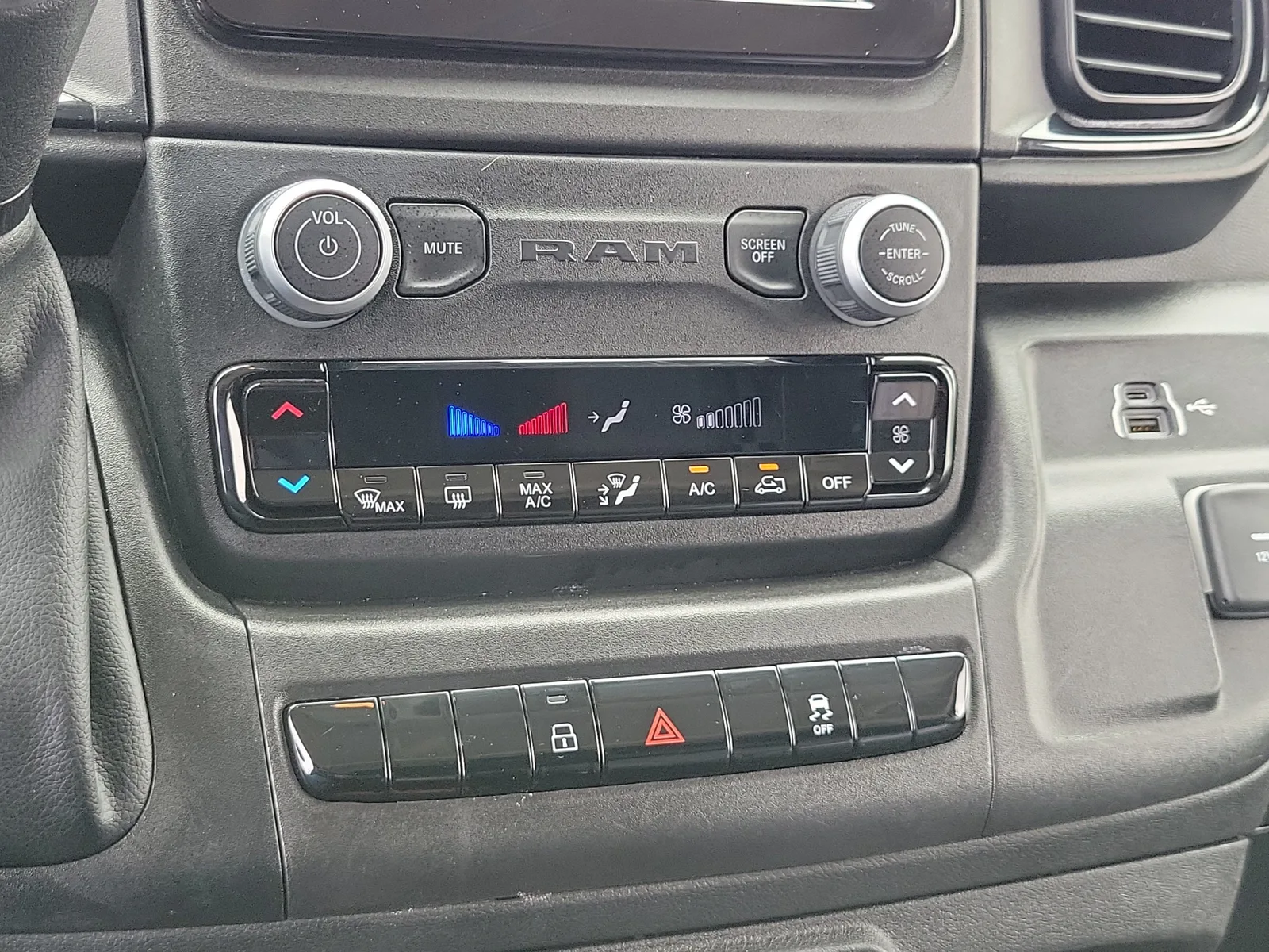 2025 RAM ProMaster Cargo Van Tradesman photo 22