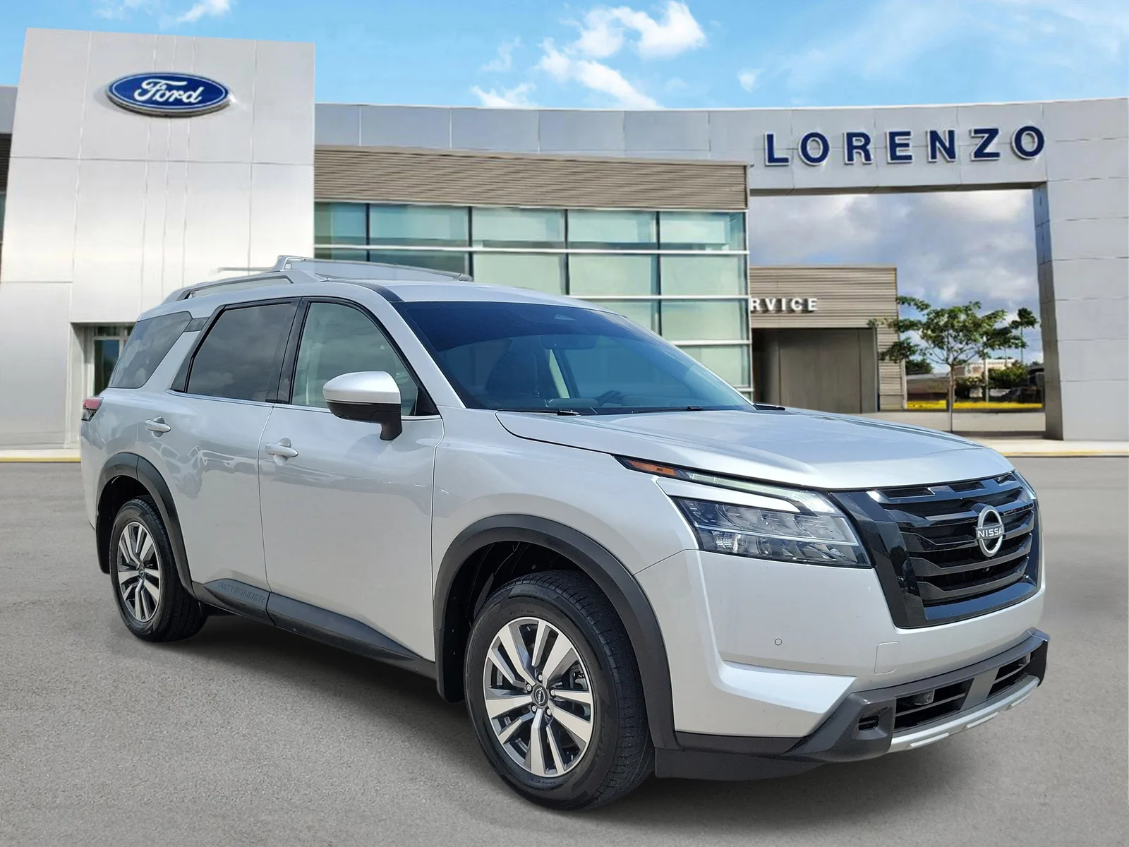 2024 Nissan Pathfinder SL photo 3