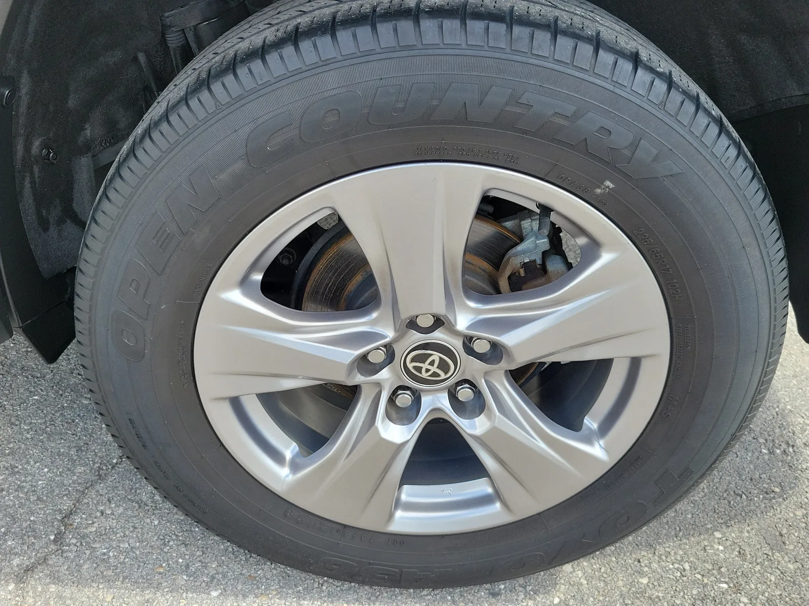 2023 Toyota RAV4 XLE photo 9