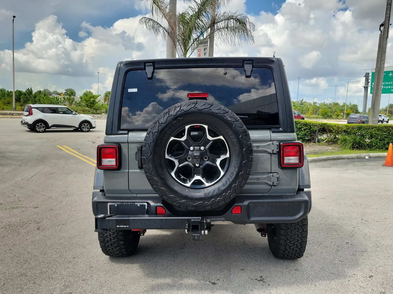 2023 Jeep Wrangler Rubicon photo 6