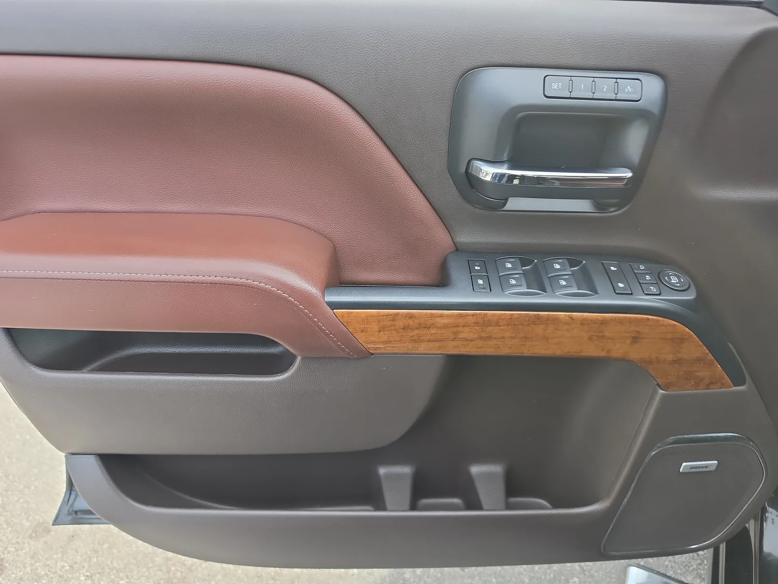 2018 Chevrolet Silverado 1500 High Country photo 21