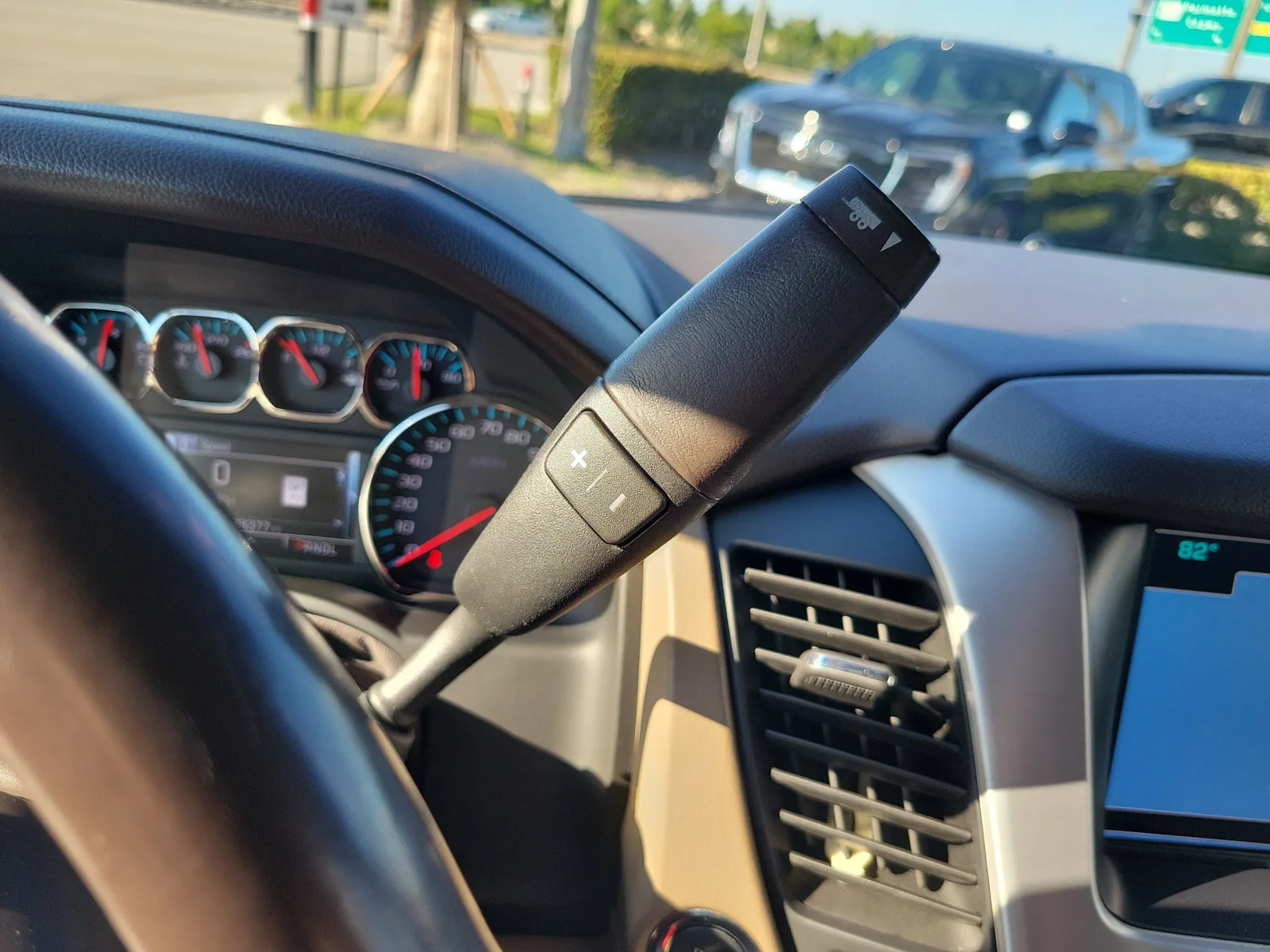 2019 GMC Yukon SLT photo 24