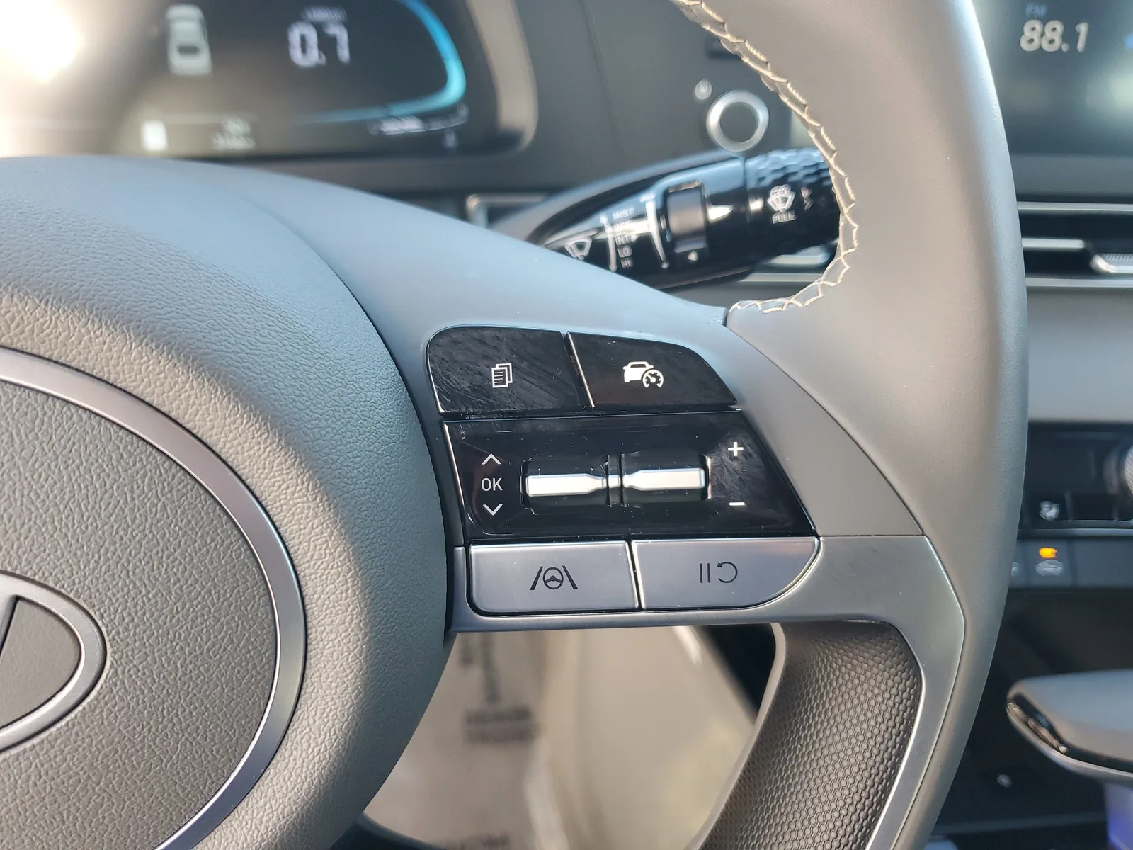 2025 Hyundai Elantra SEL Sport photo 20