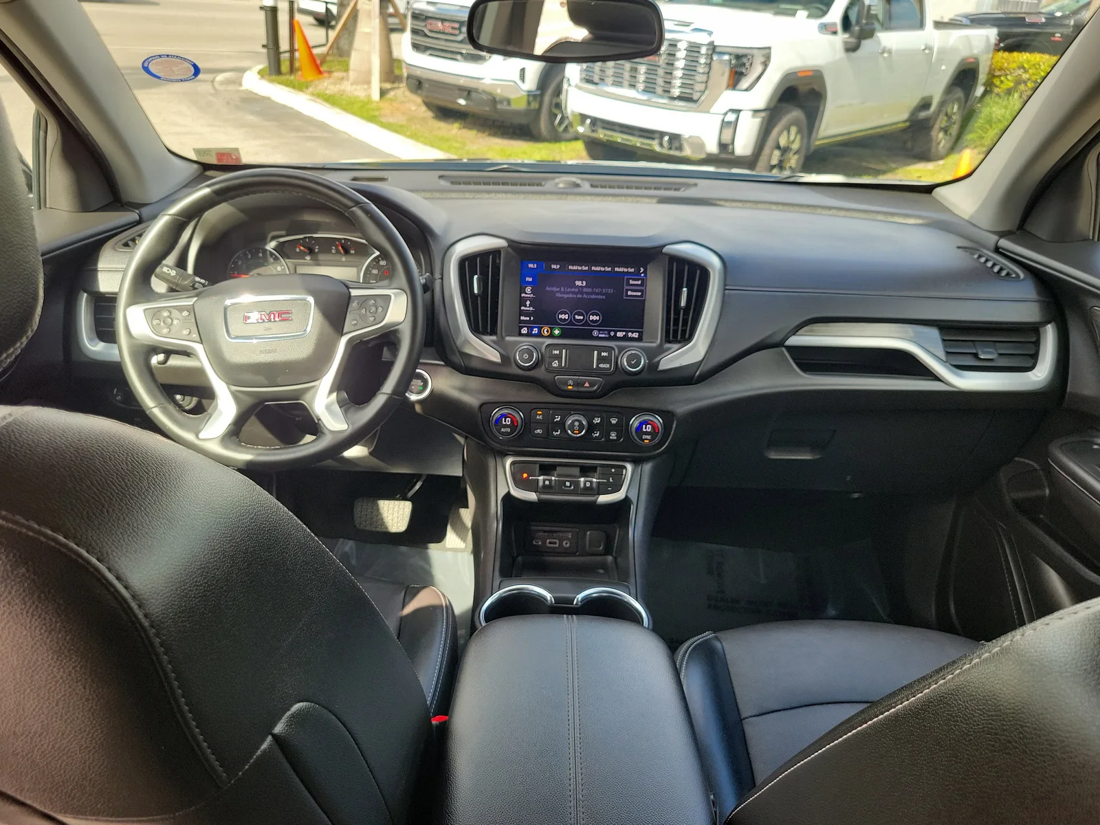 2024 GMC Terrain SLT photo 18