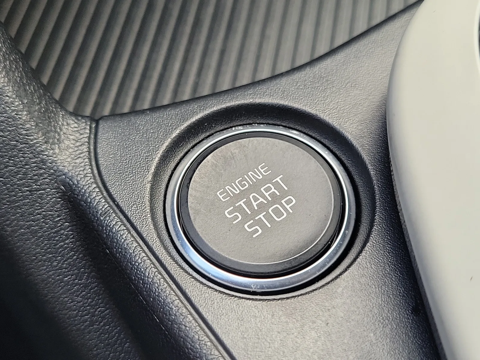 2025 Kia K4 GT-Line Turbo photo 34