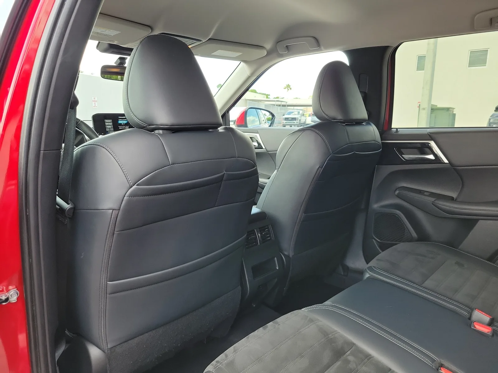 2024 Mitsubishi Outlander SE photo 14