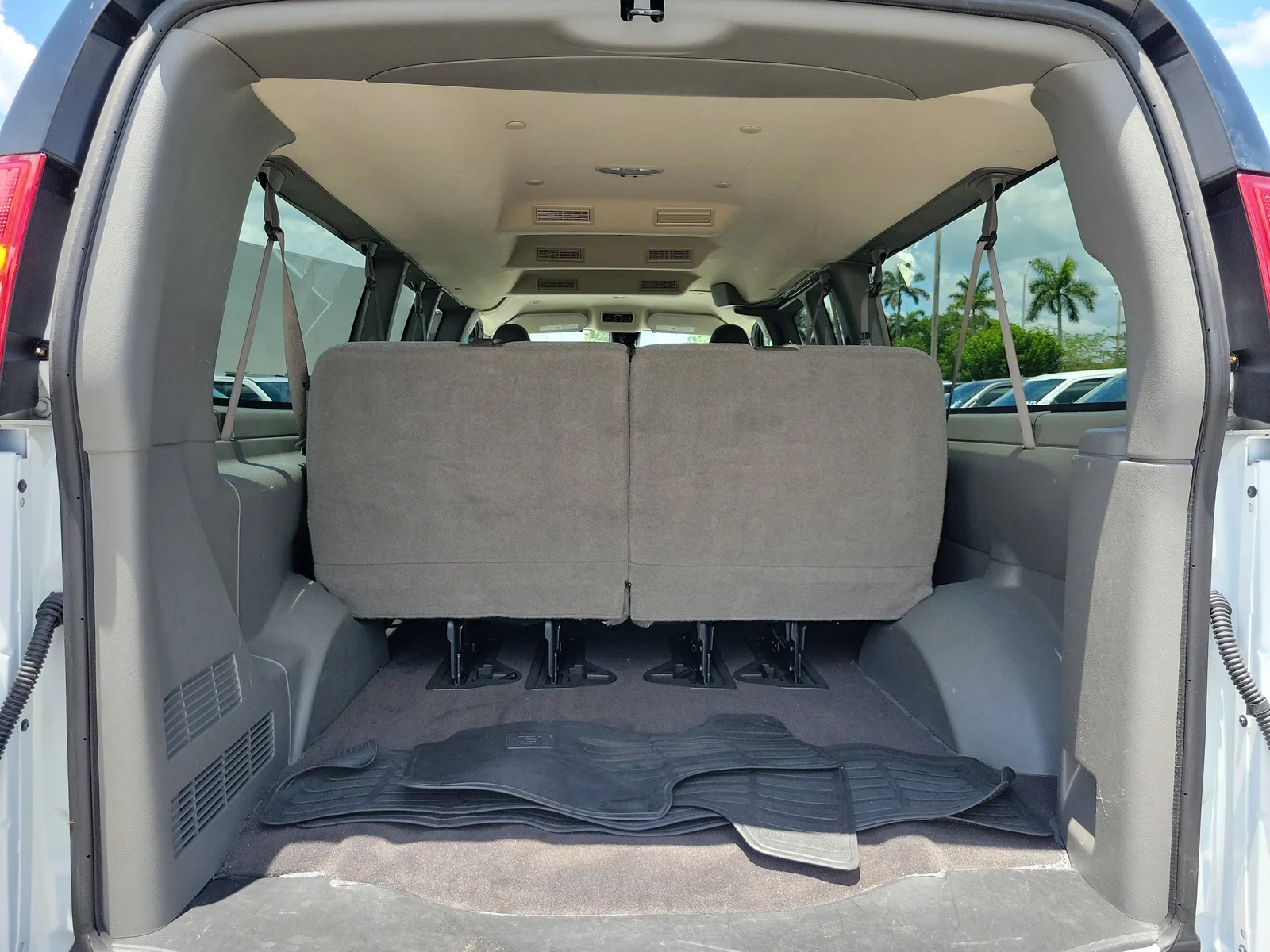2025 Chevrolet Express Passenger LT photo 11
