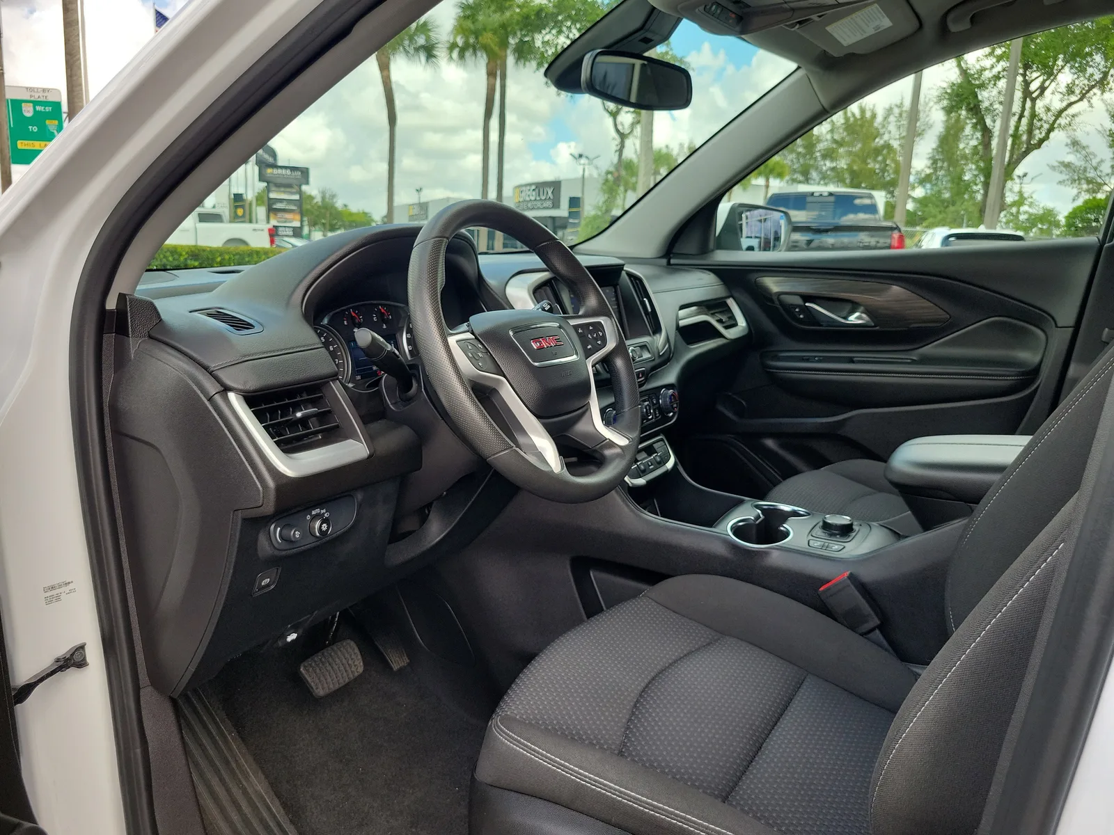 2024 GMC Terrain SLE photo 10