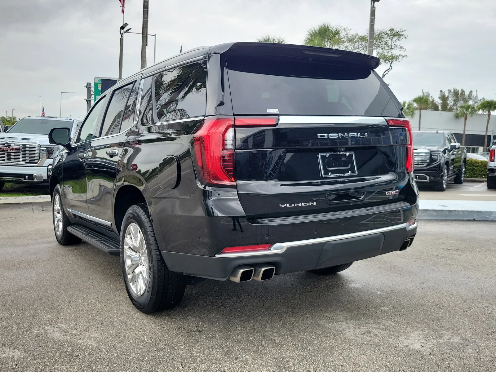 2025 GMC Yukon Denali photo 7
