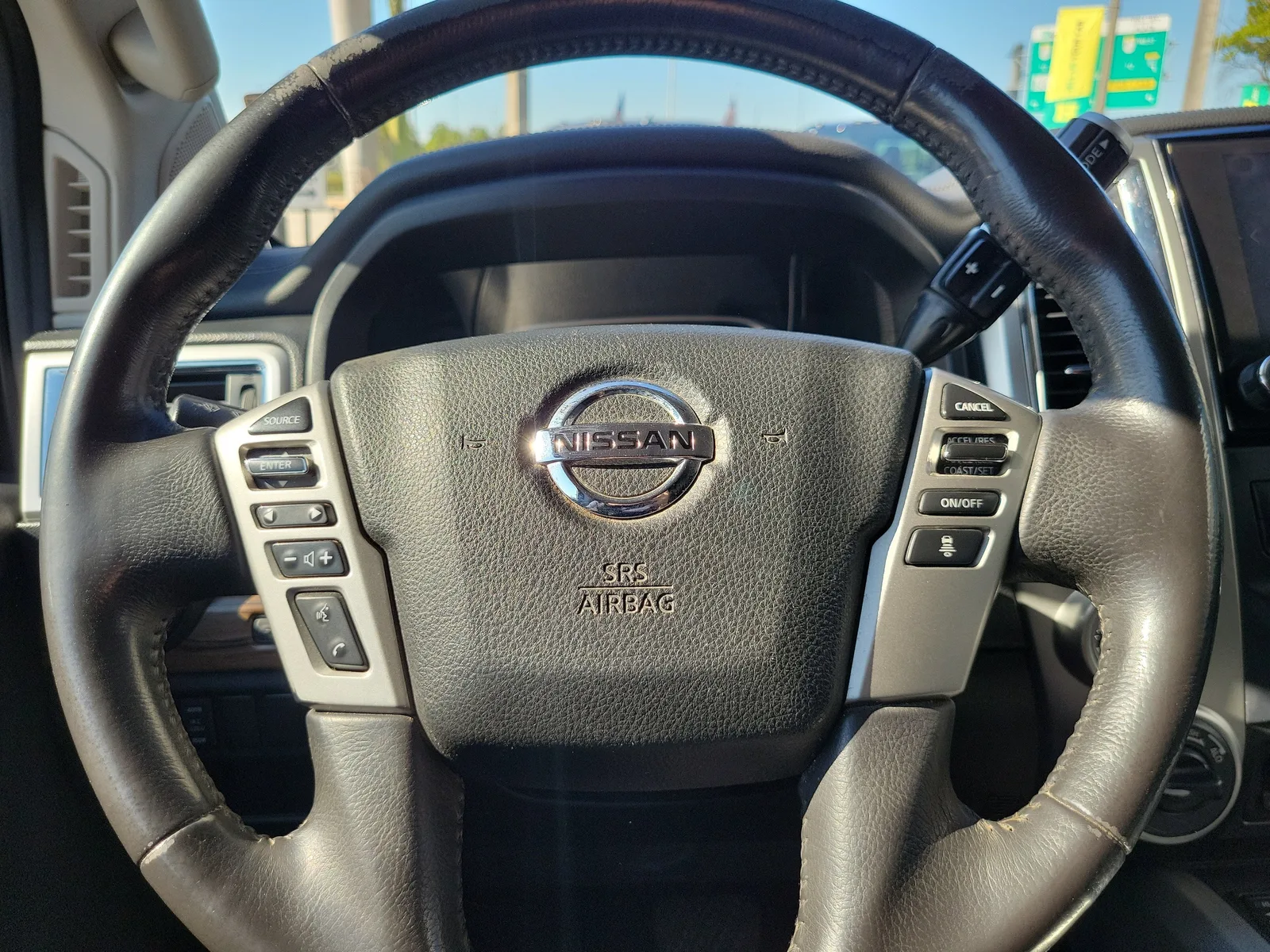 2020 Nissan Titan SL photo 19