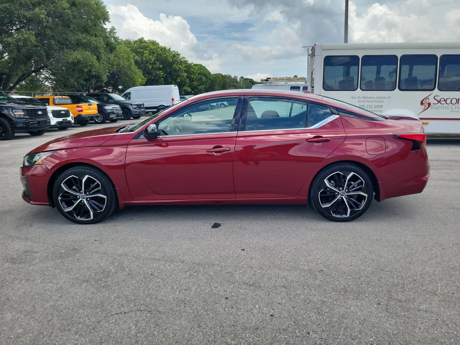 2024 Nissan Altima 2.5 SR photo 8