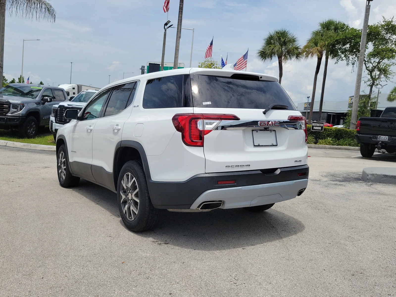 2021 GMC Acadia SLE photo 7