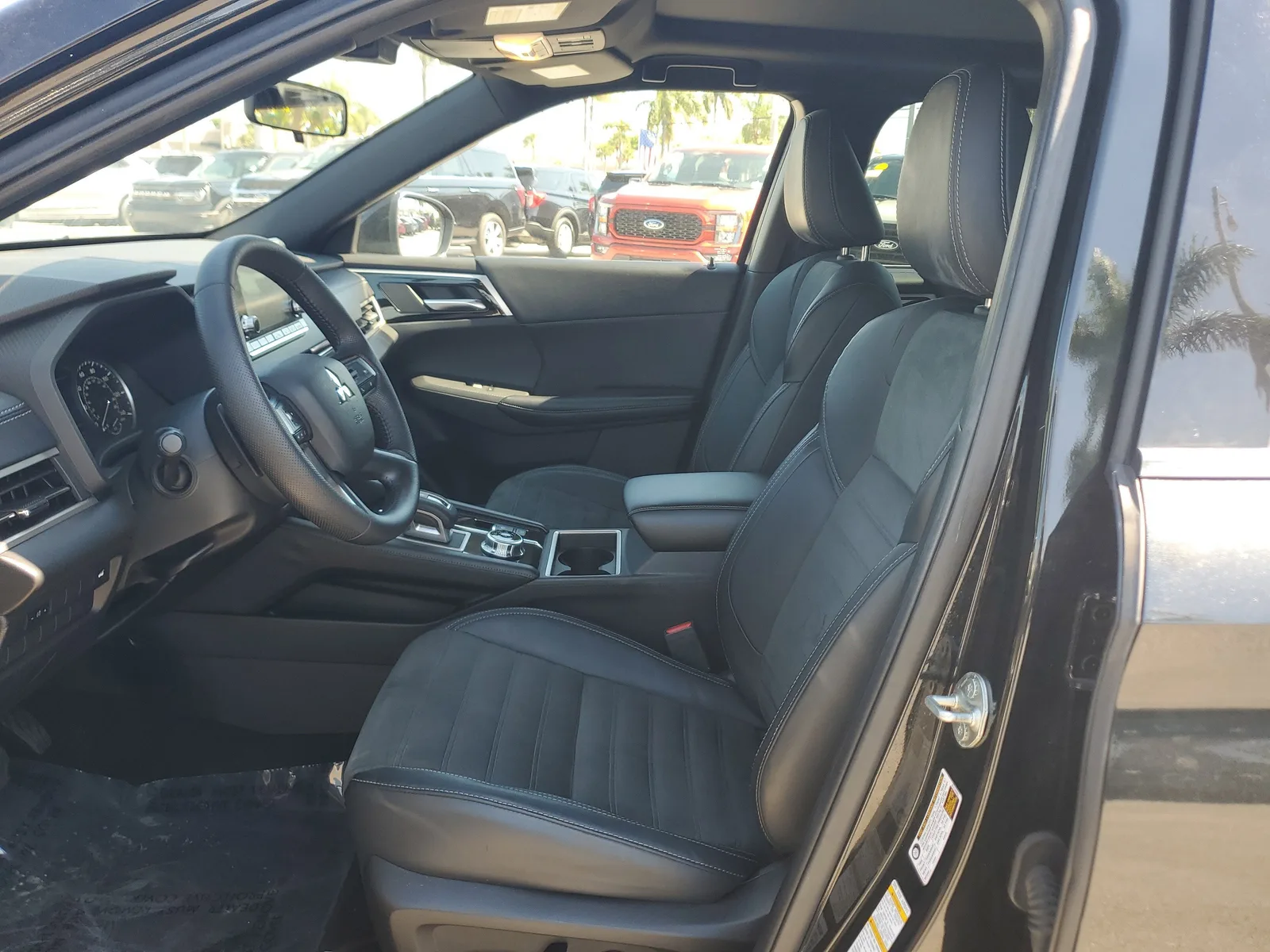 2022 Mitsubishi Outlander Black Edition photo 12