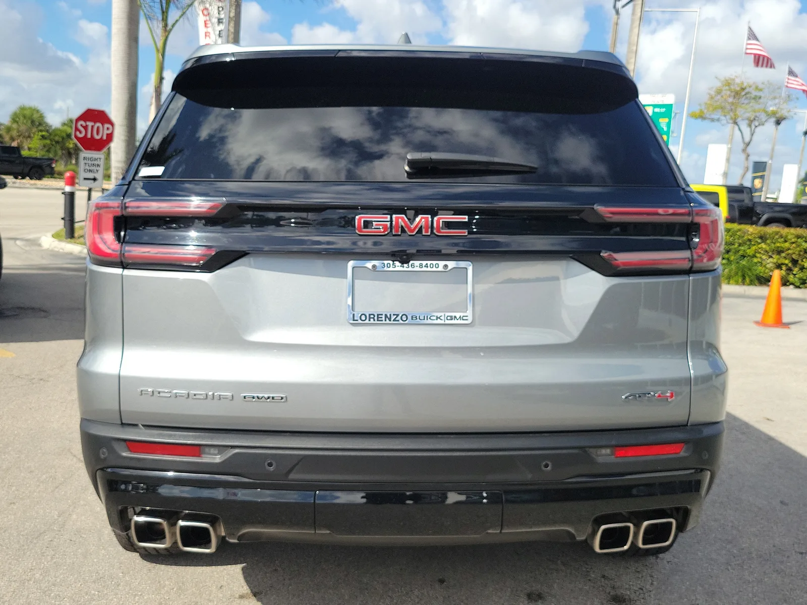 2024 GMC Acadia AT4 photo 6