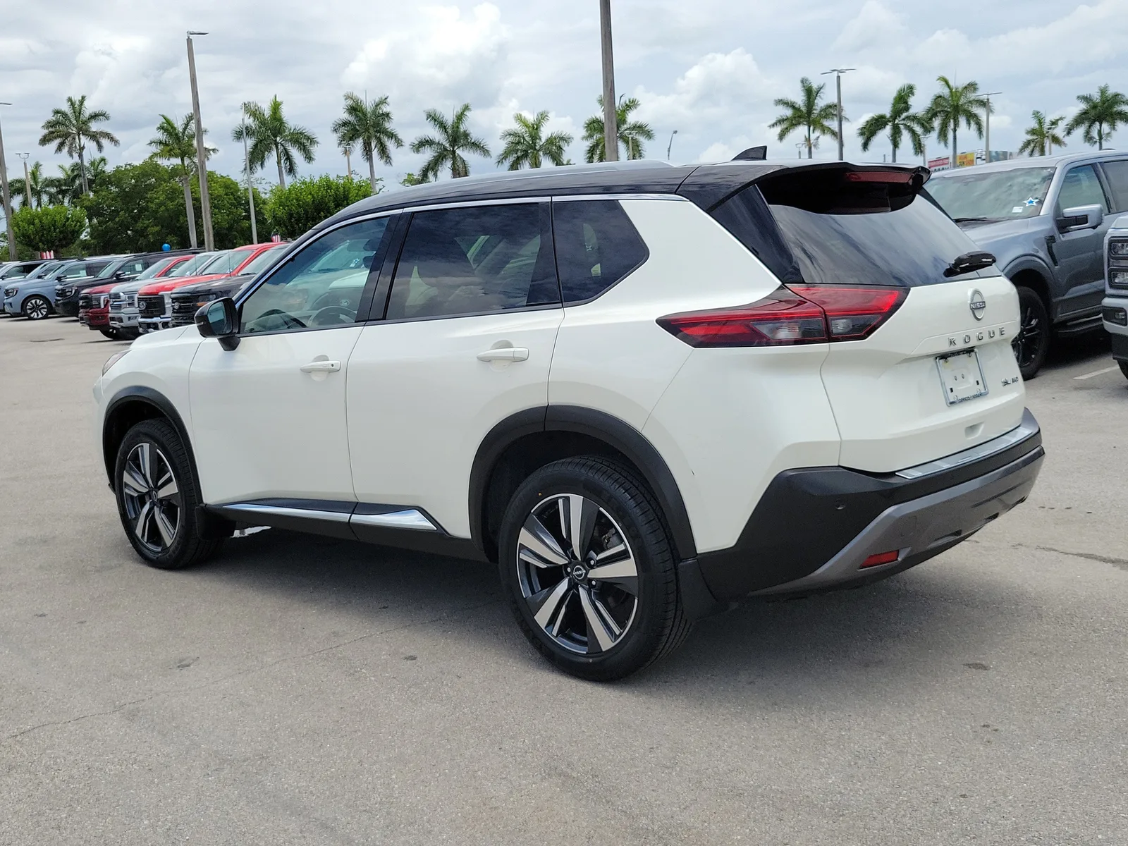 2023 Nissan Rogue SL 4WD photo 7