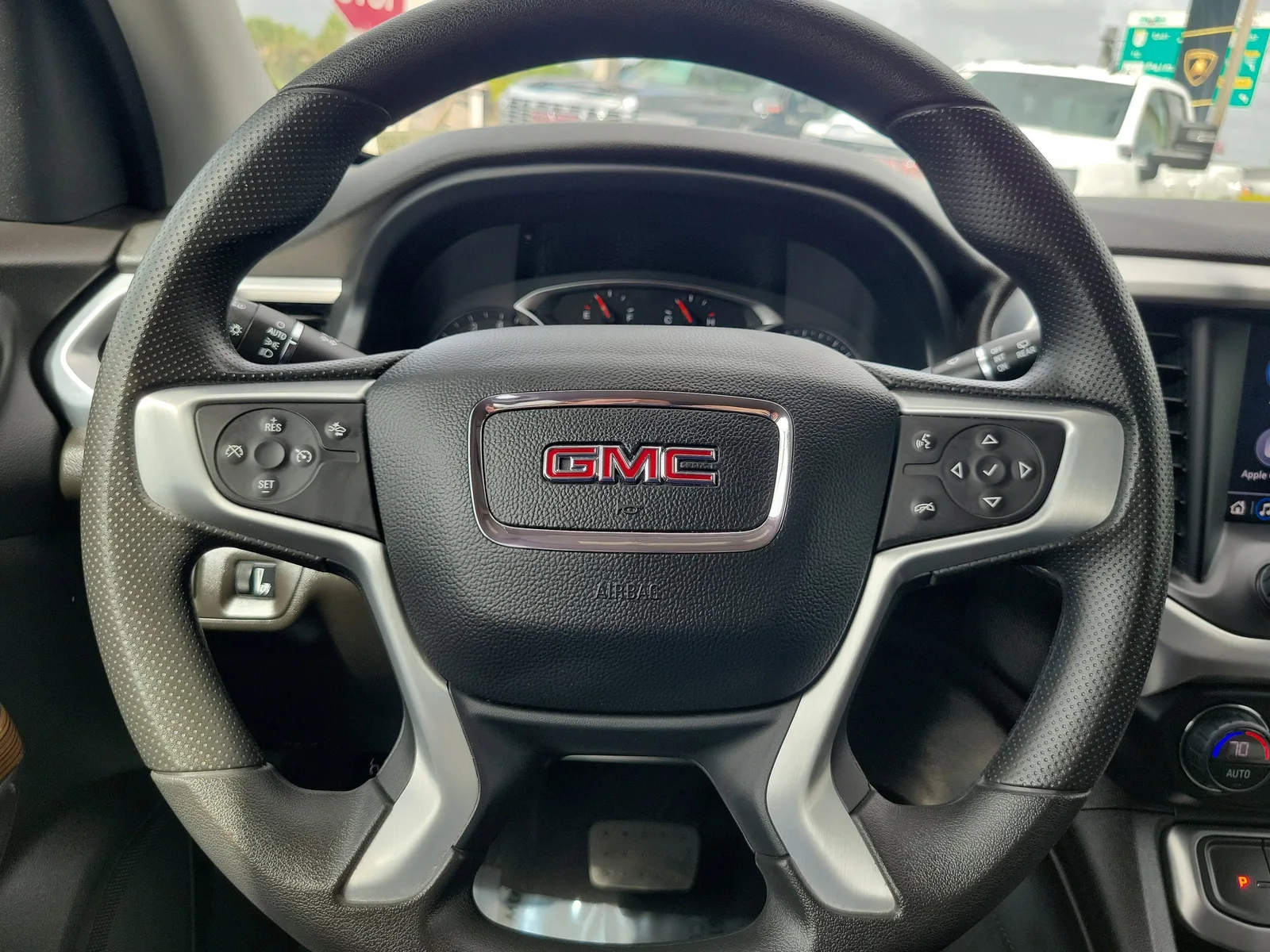 2023 GMC Acadia SLE photo 18
