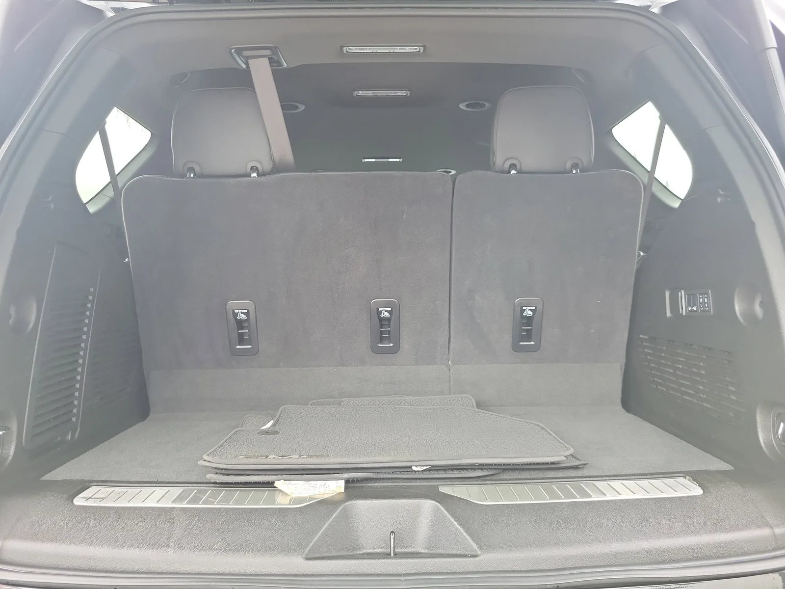2025 GMC Yukon Denali photo 16