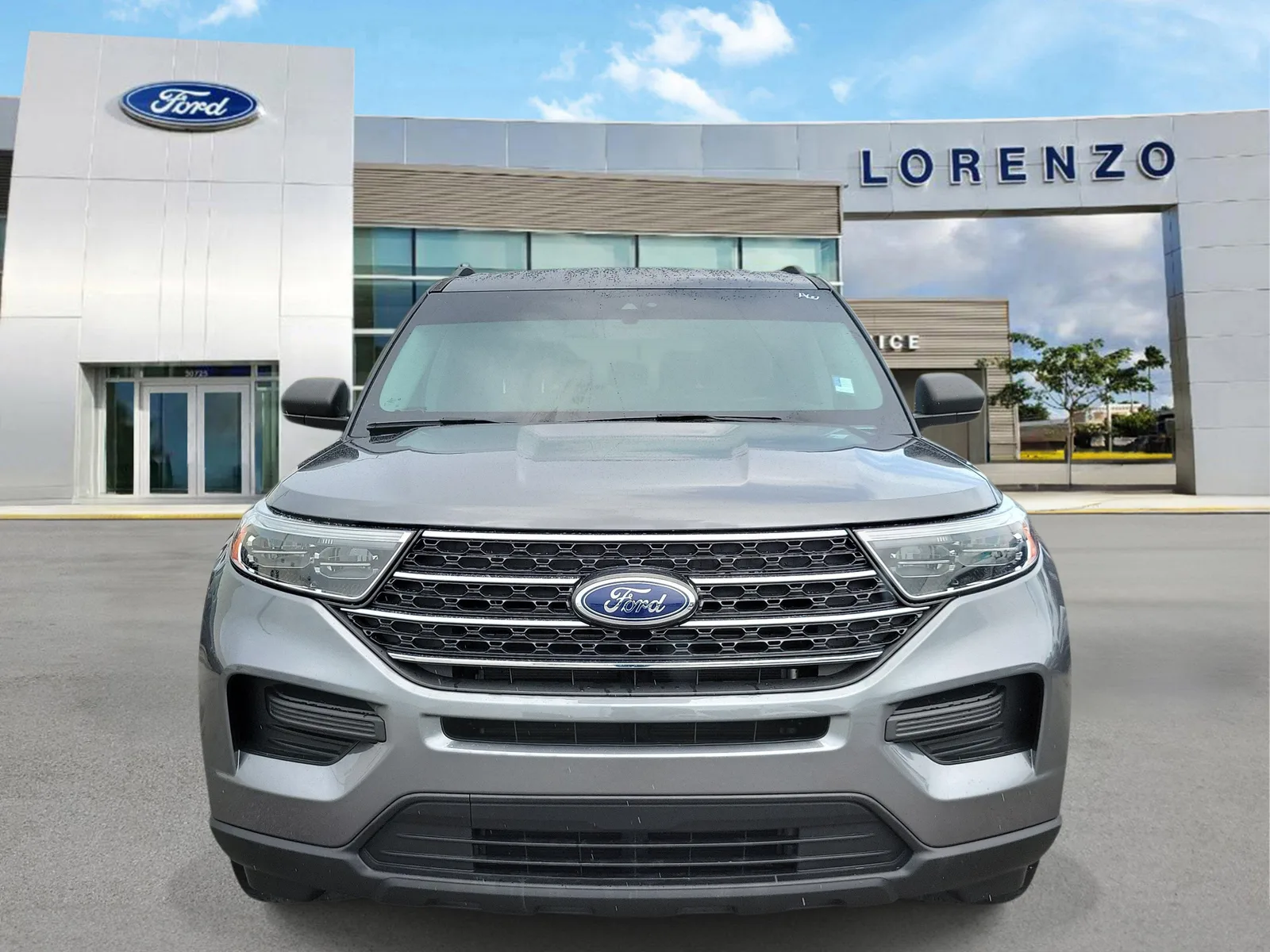 2024 Ford Explorer XLT photo 2