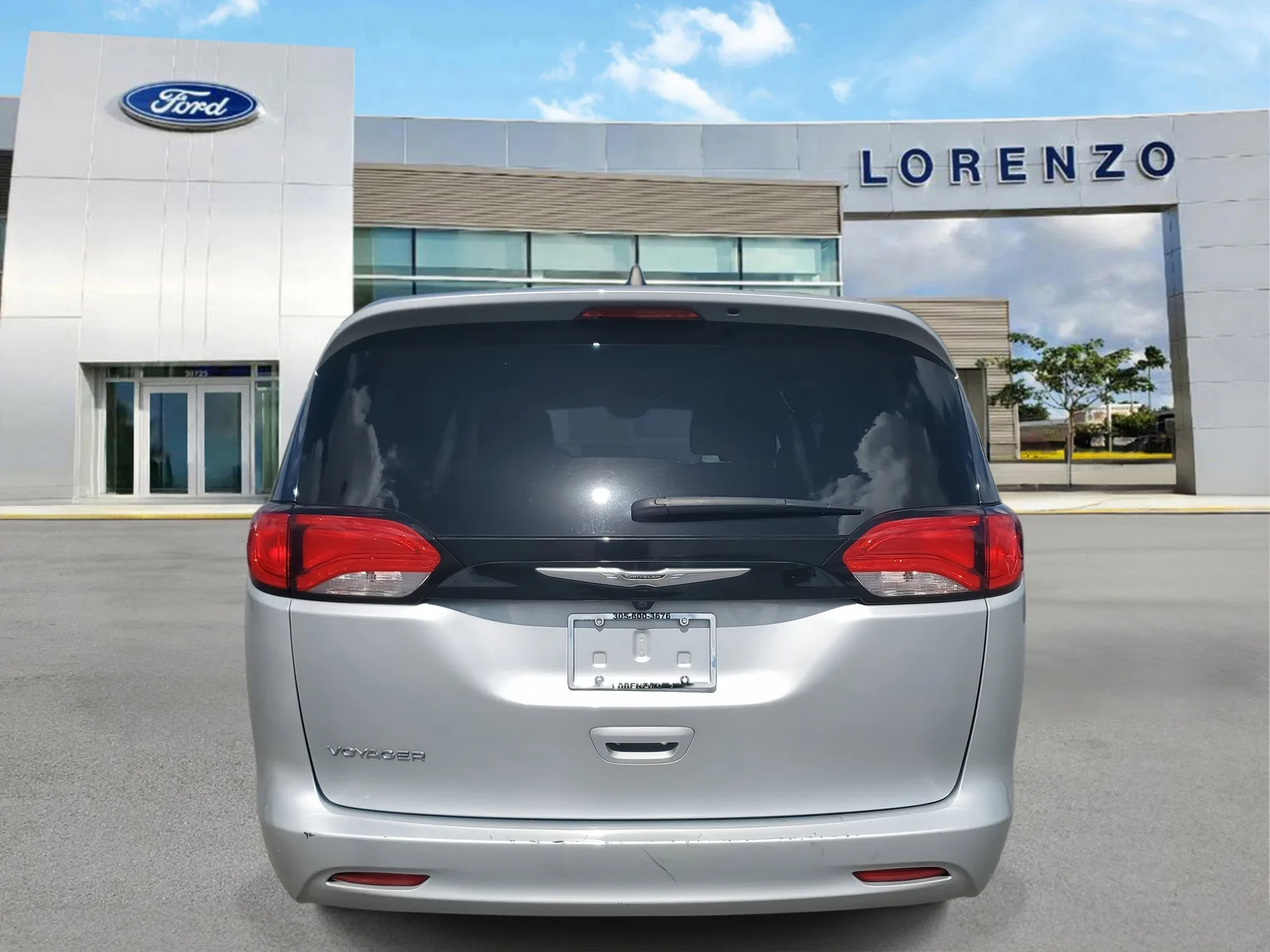 2023 Chrysler Voyager LX photo 6