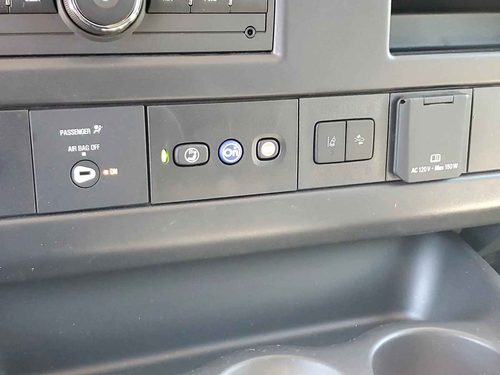 2025 Chevrolet Express Passenger LT photo 25