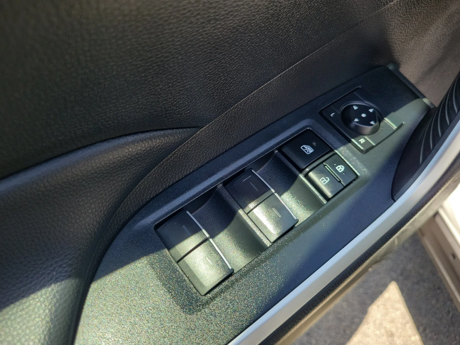 2024 Toyota RAV4 XLE photo 25