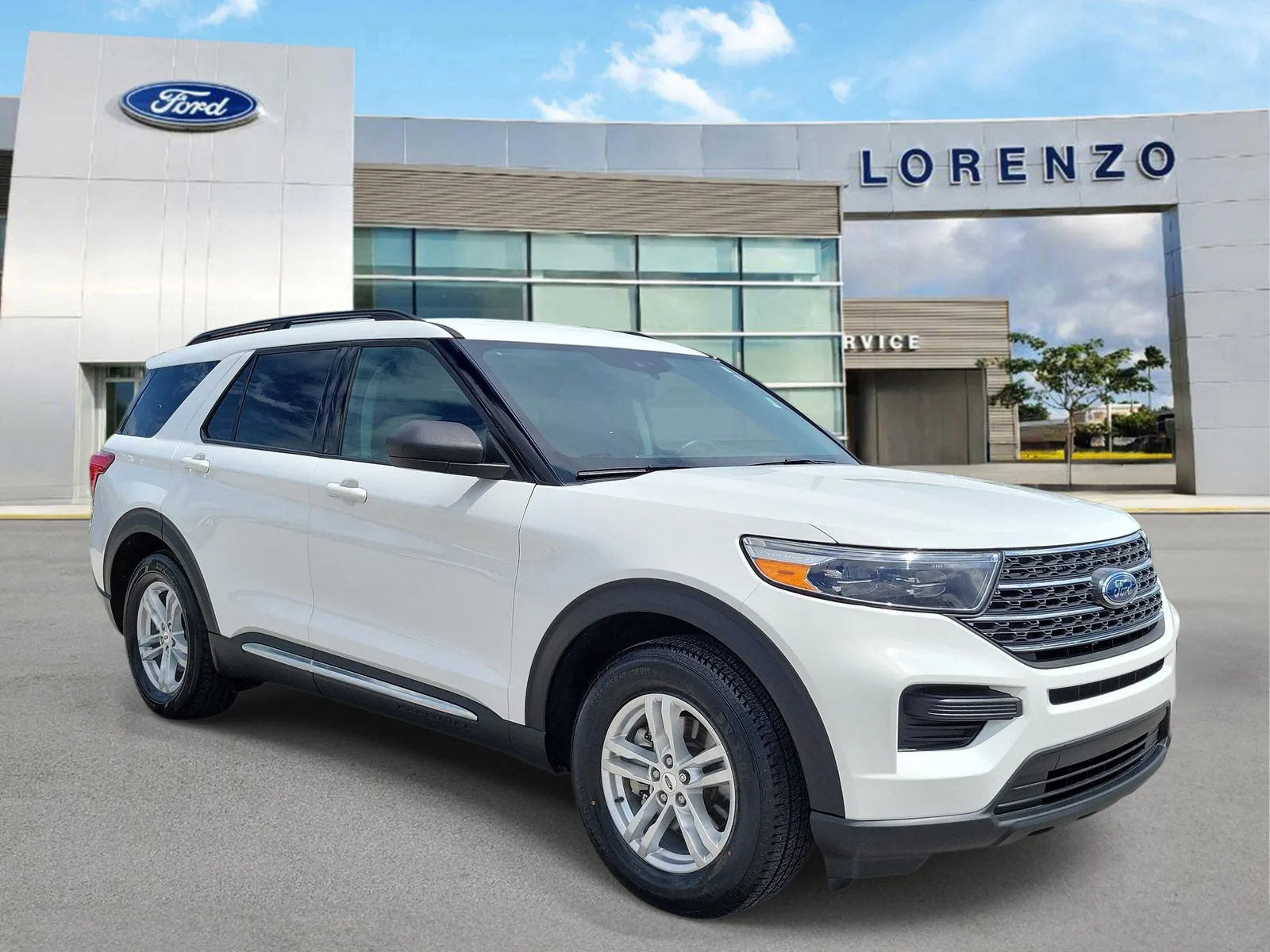 2023 Ford Explorer XLT photo 3