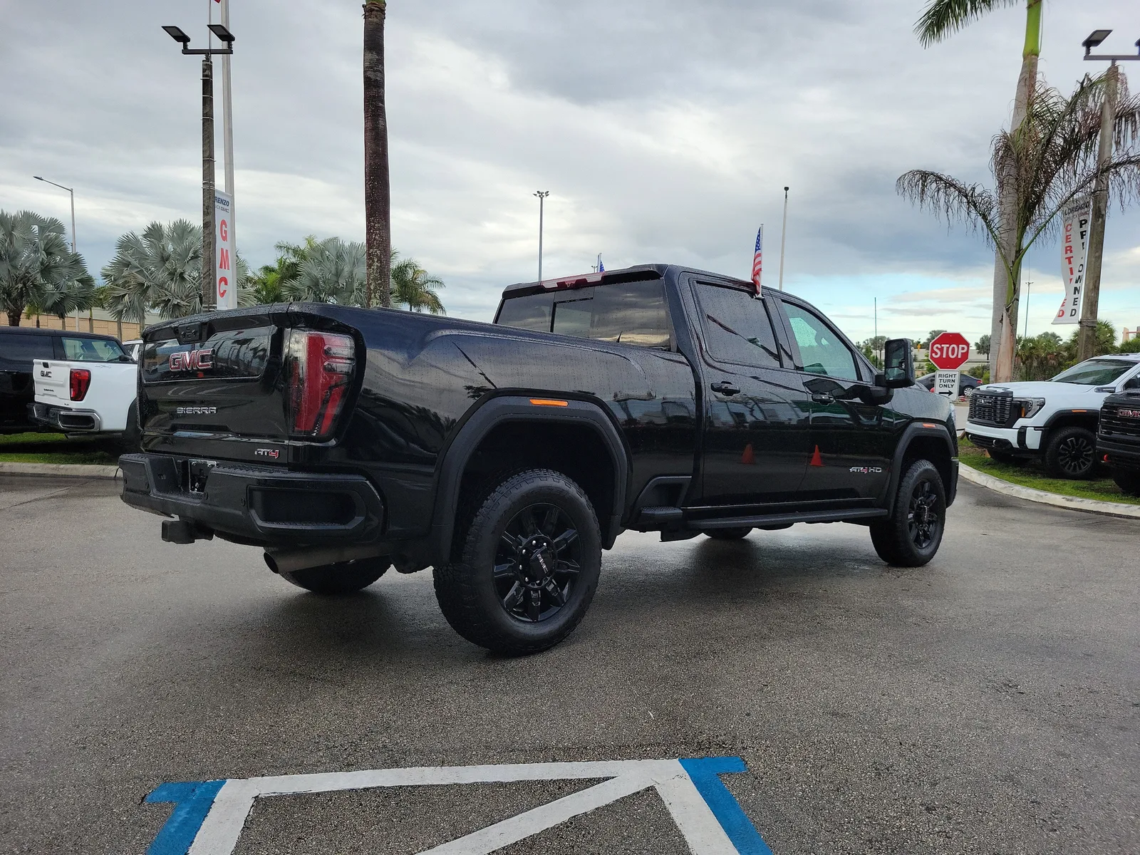 2025 GMC Sierra 2500 HD AT4 photo 5