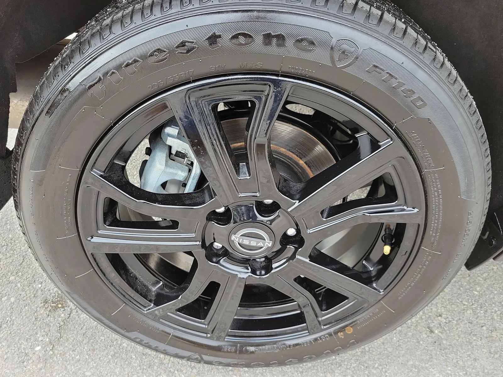2024 Nissan Kicks SR photo 9