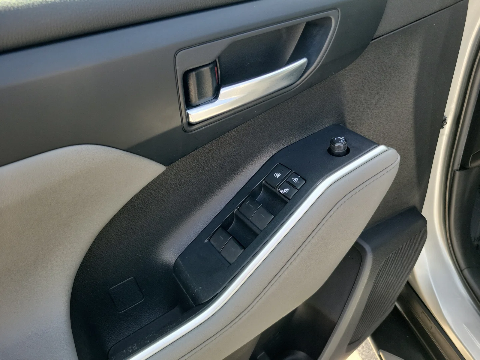 2021 Toyota Highlander XLE photo 27