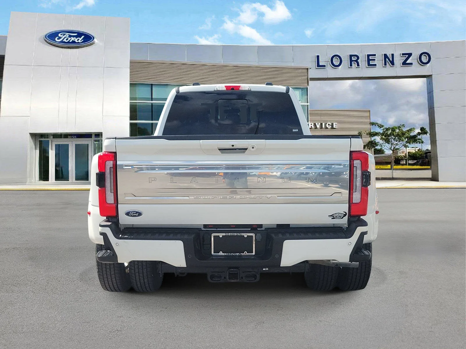 2024 Ford Super Duty F-350 DRW Platinum 4WD photo 6