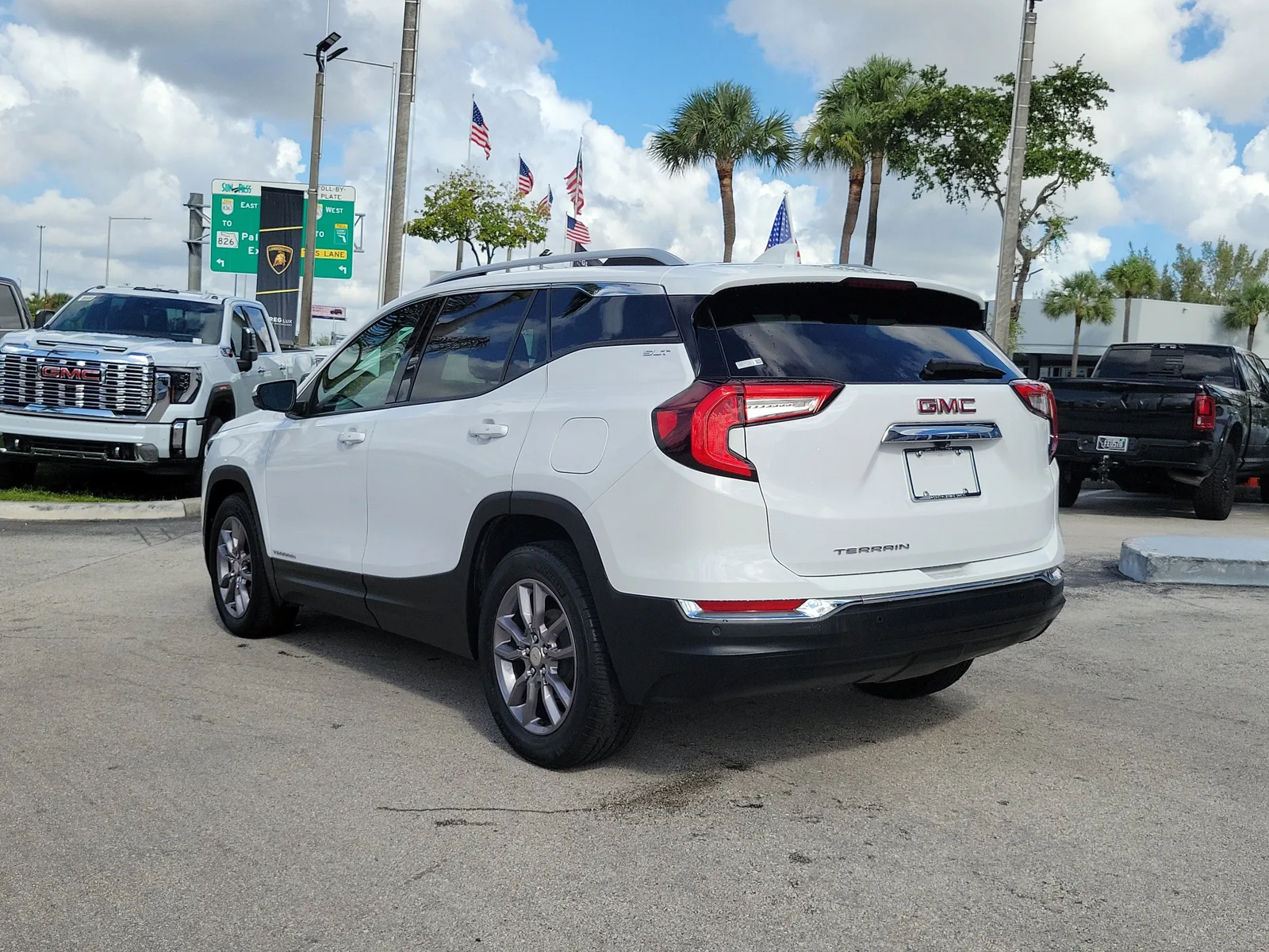 2023 GMC Terrain SLT photo 7