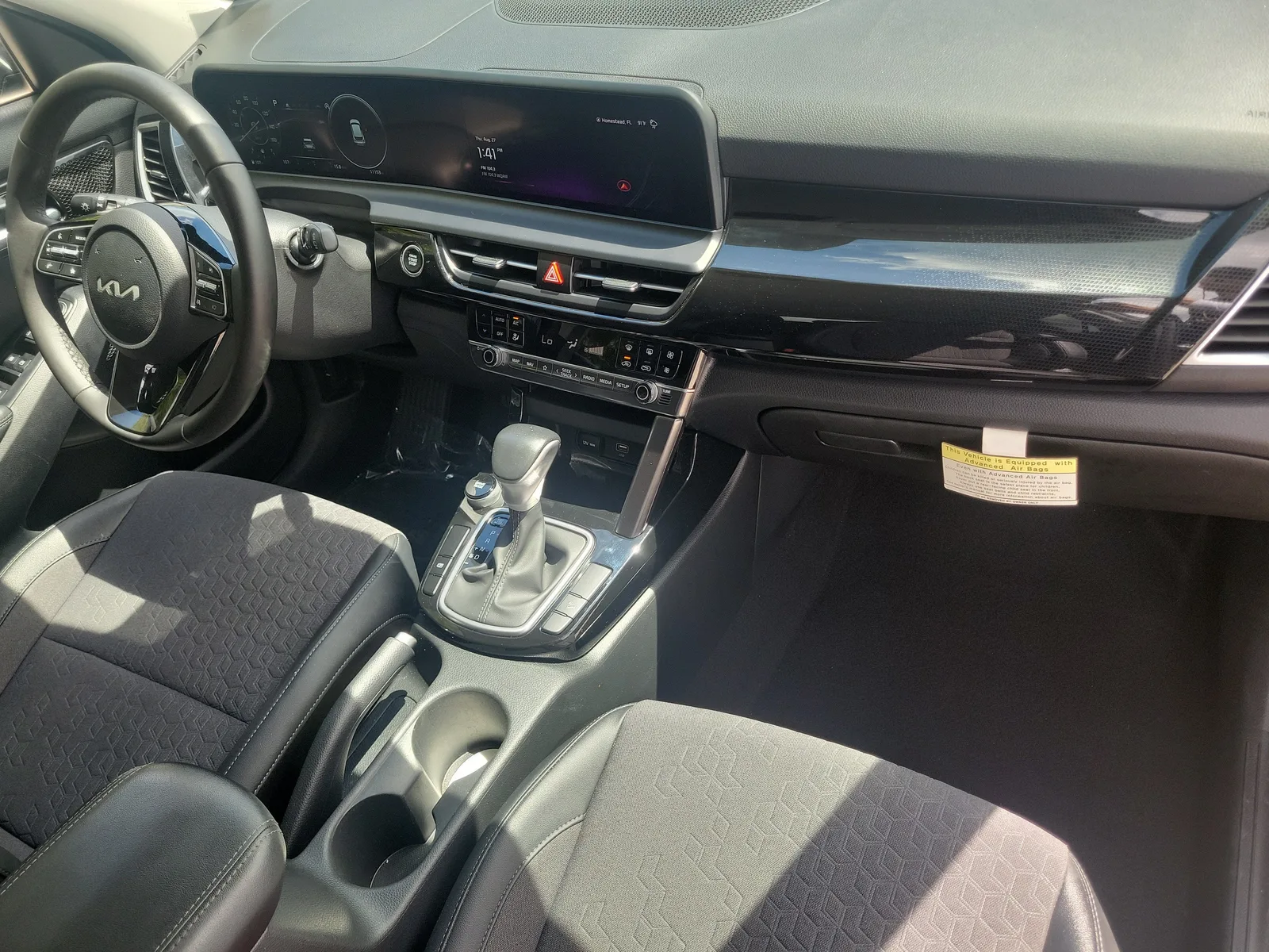 2024 Kia Seltos S photo 17